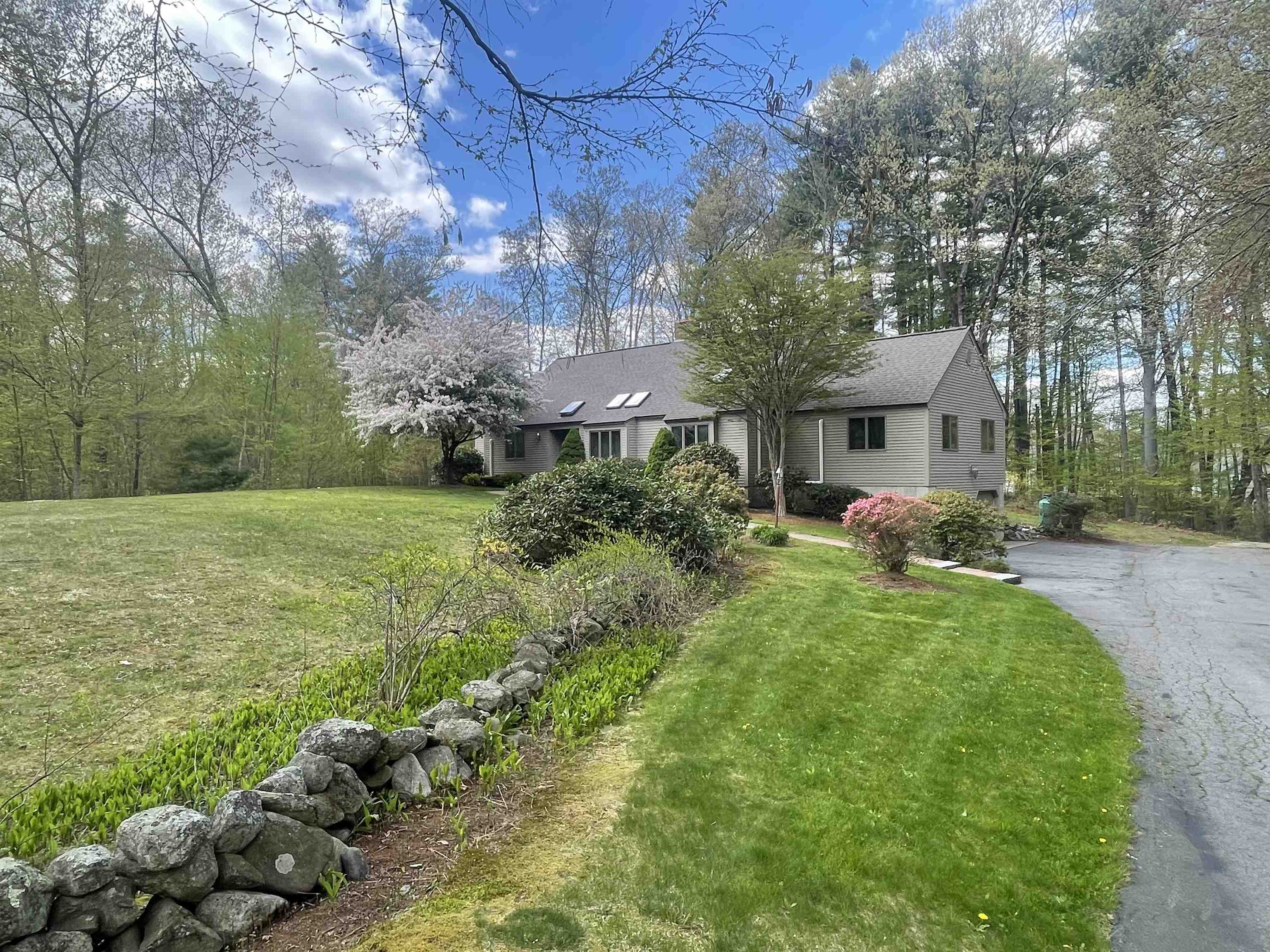15 Knightland Rd, Atkinson, NH 03811