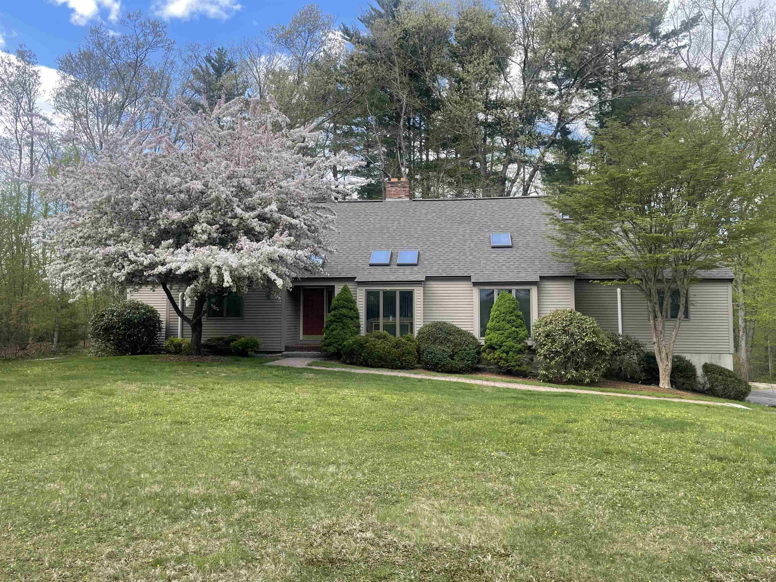15 Knightland Rd, Atkinson, NH 03811