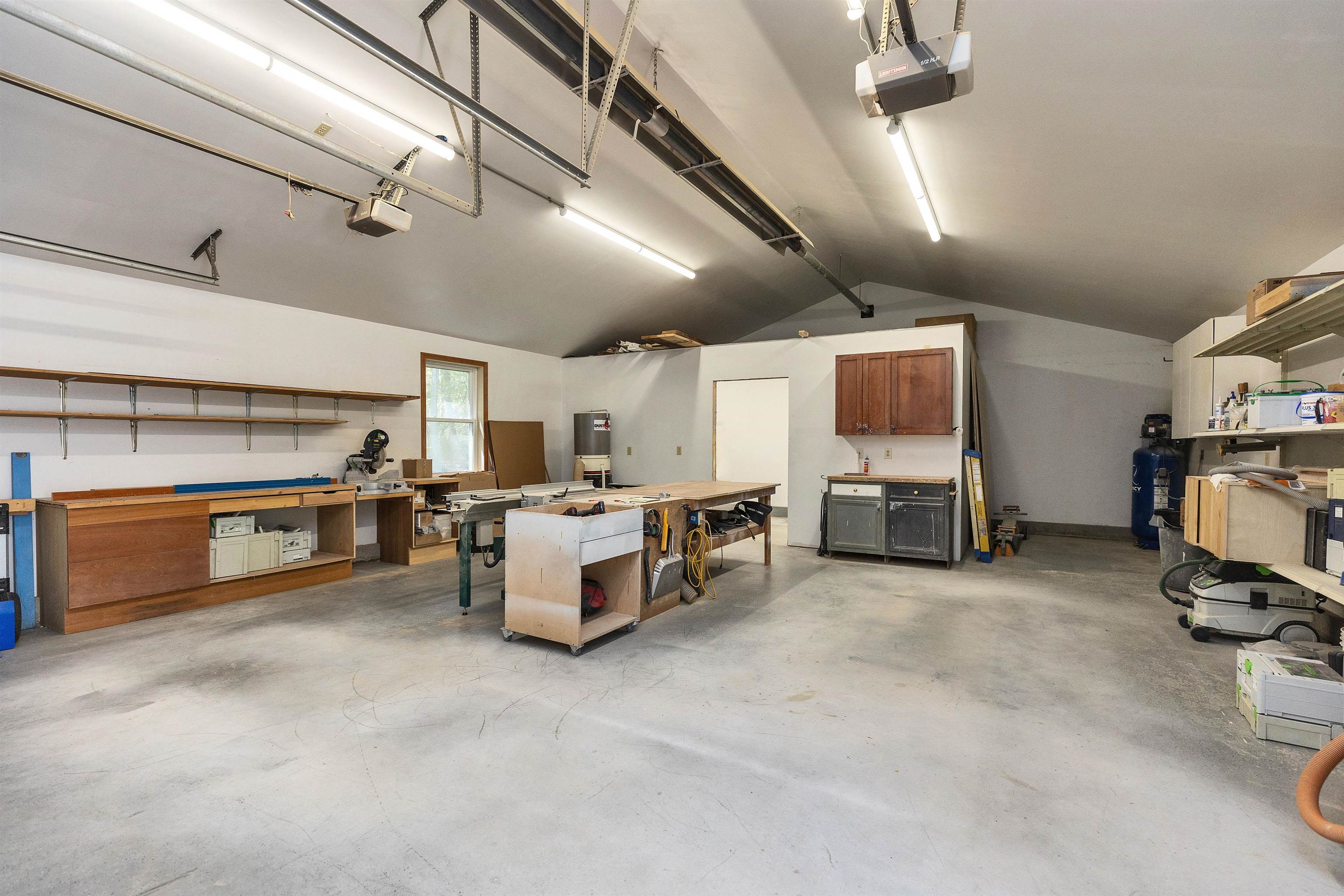 78 Meadowcrest Dr, Bedford, NH 03110