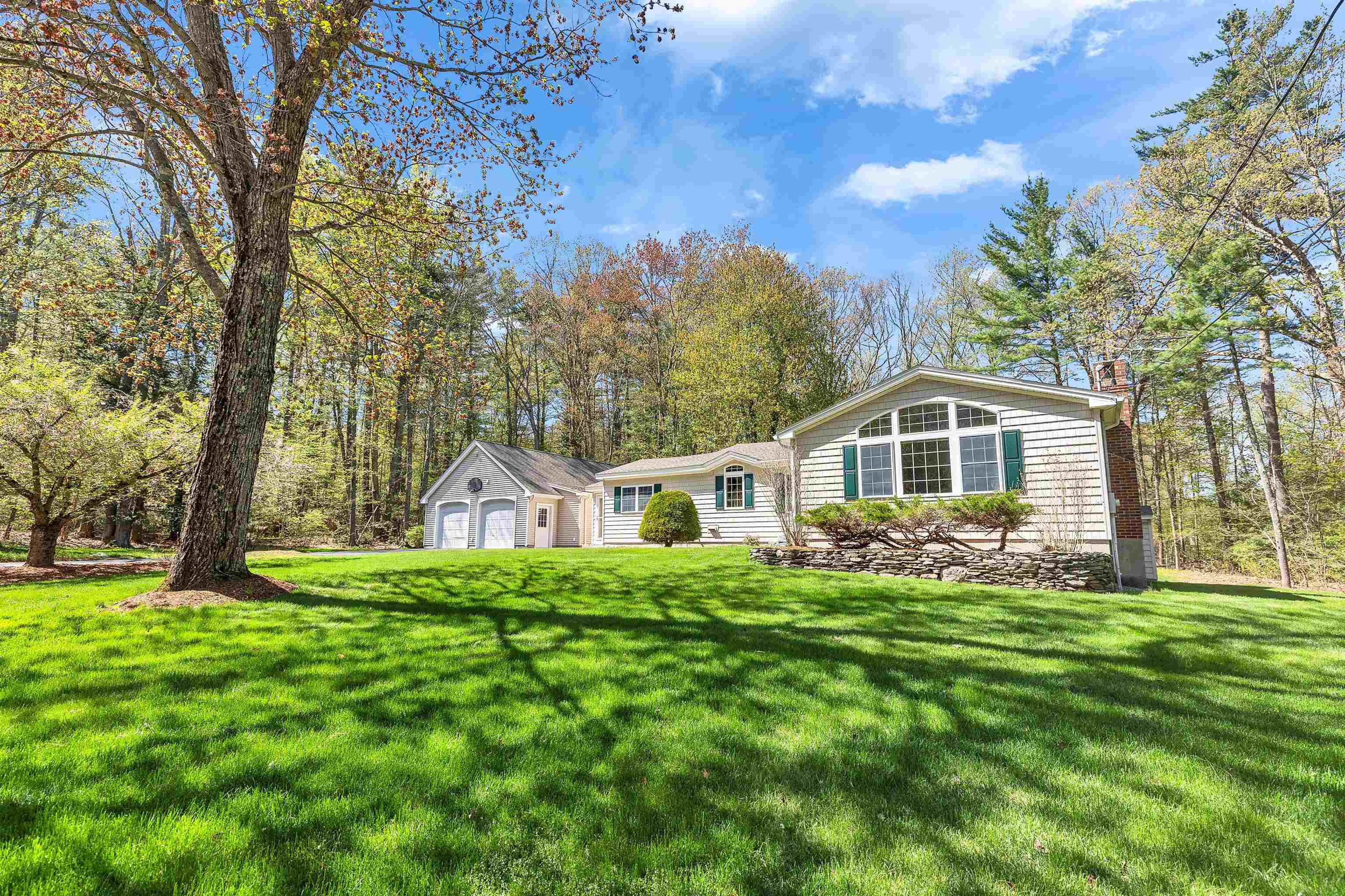 78 Meadowcrest Dr, Bedford, NH 03110