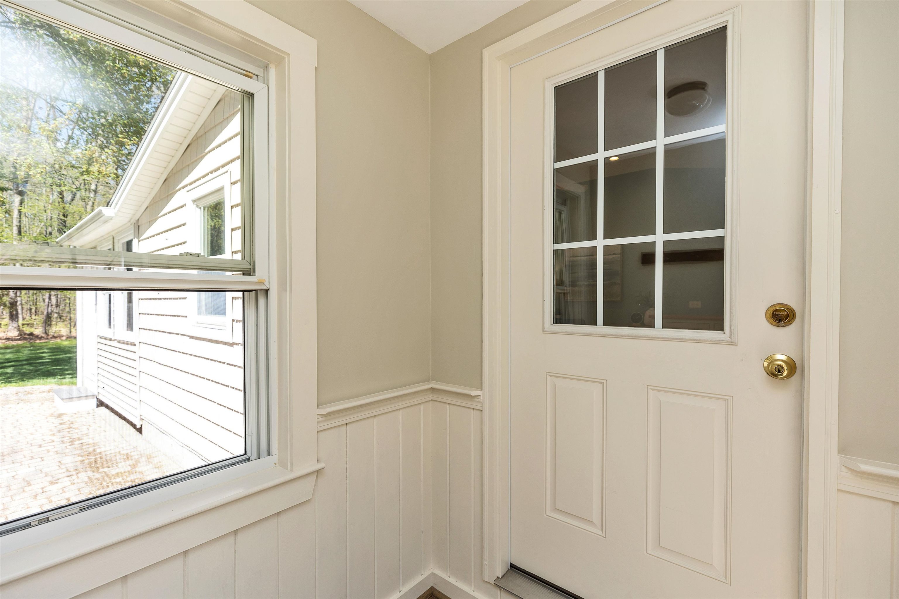 78 Meadowcrest Dr, Bedford, NH 03110