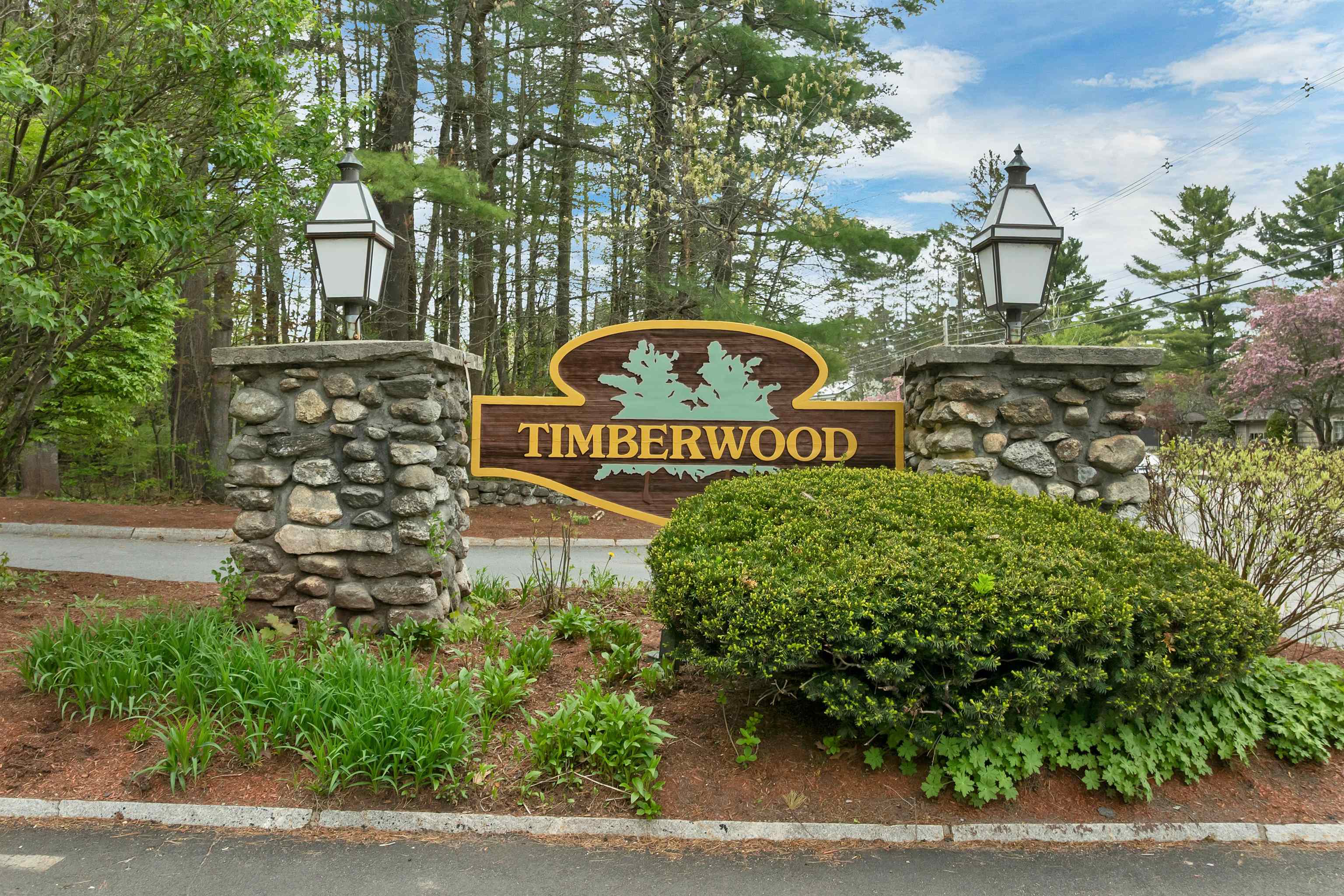 5 Timberwood Dr, Goffstown, NH 03045