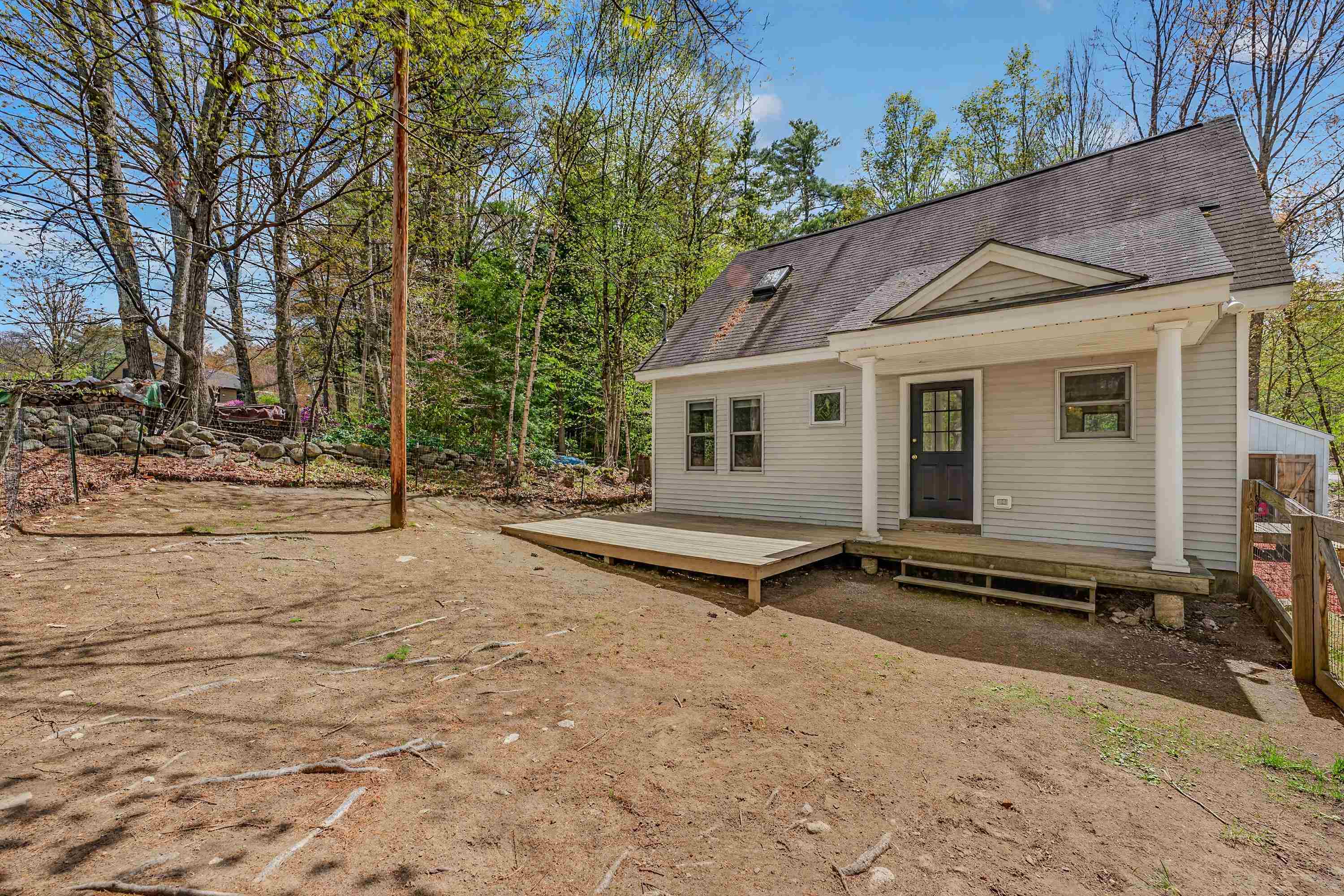 37 Smith St, Plymouth, NH 03264