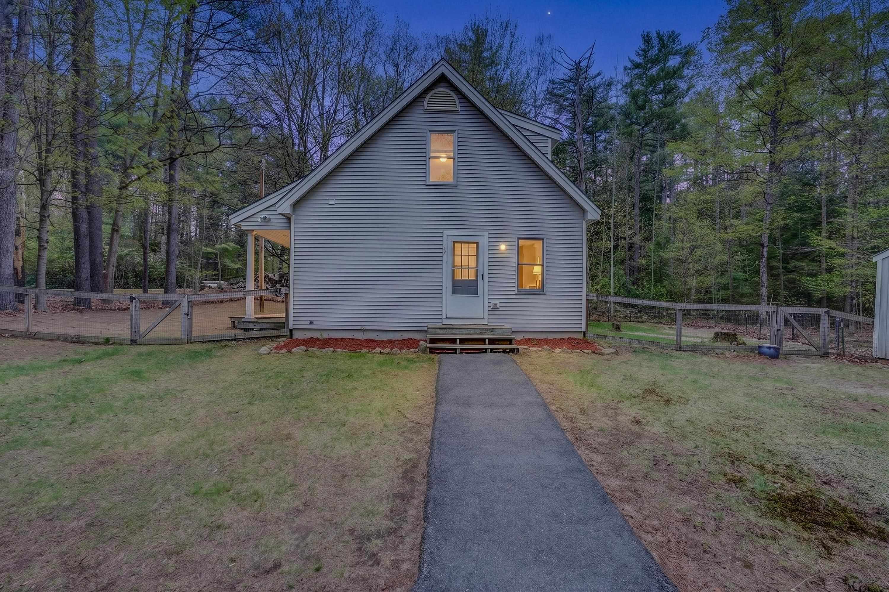 37 Smith St, Plymouth, NH 03264