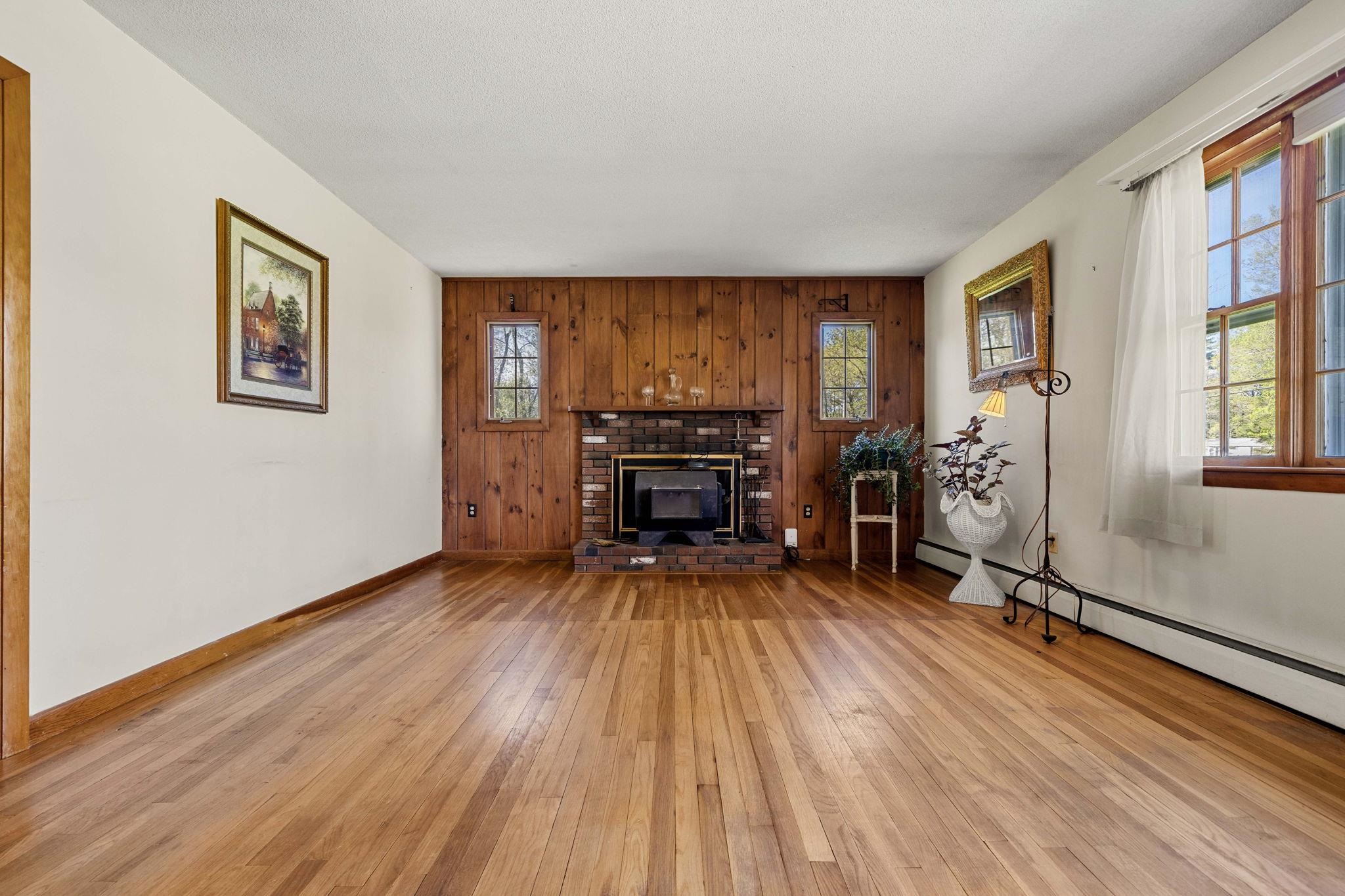 58 Willow Rd, East Kingston, NH 03827-2025