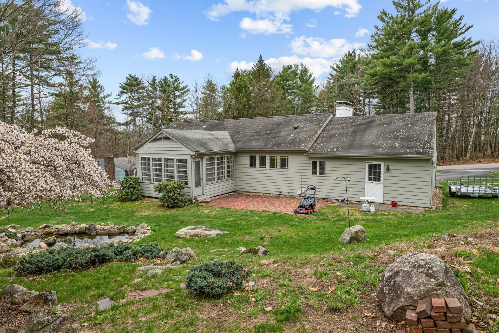 7 Pine Dr, Bedford, NH 03110