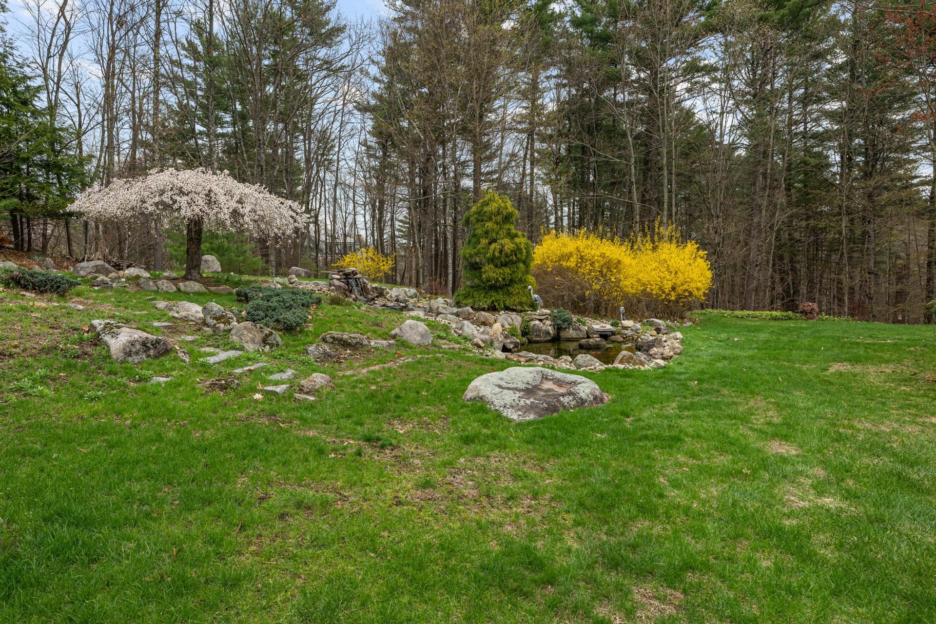 7 Pine Dr, Bedford, NH 03110