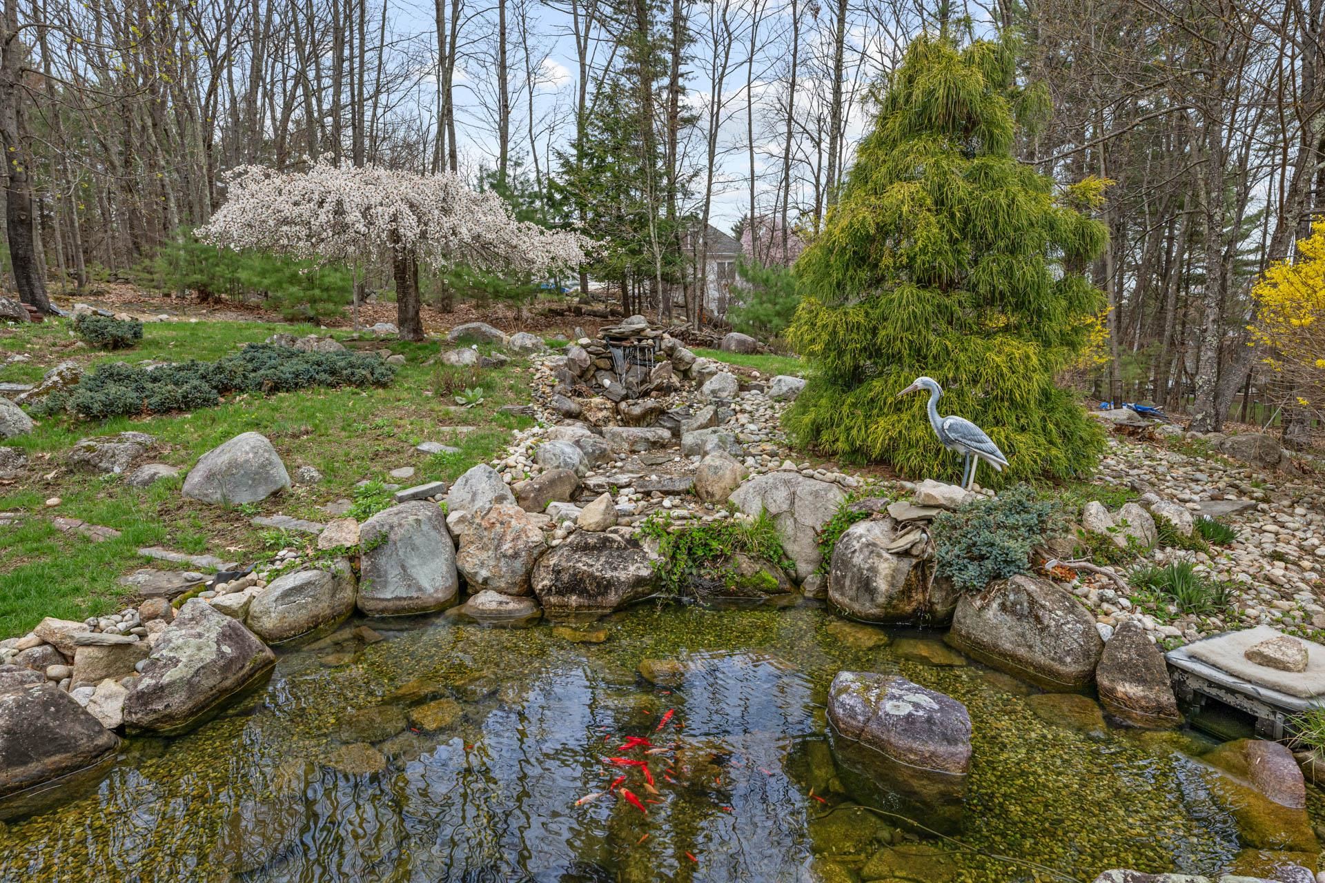 7 Pine Dr, Bedford, NH 03110