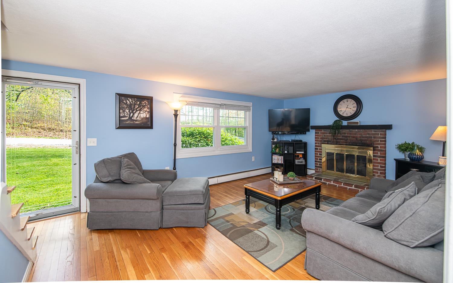 20 Alvirne Dr, Hudson, NH 03051