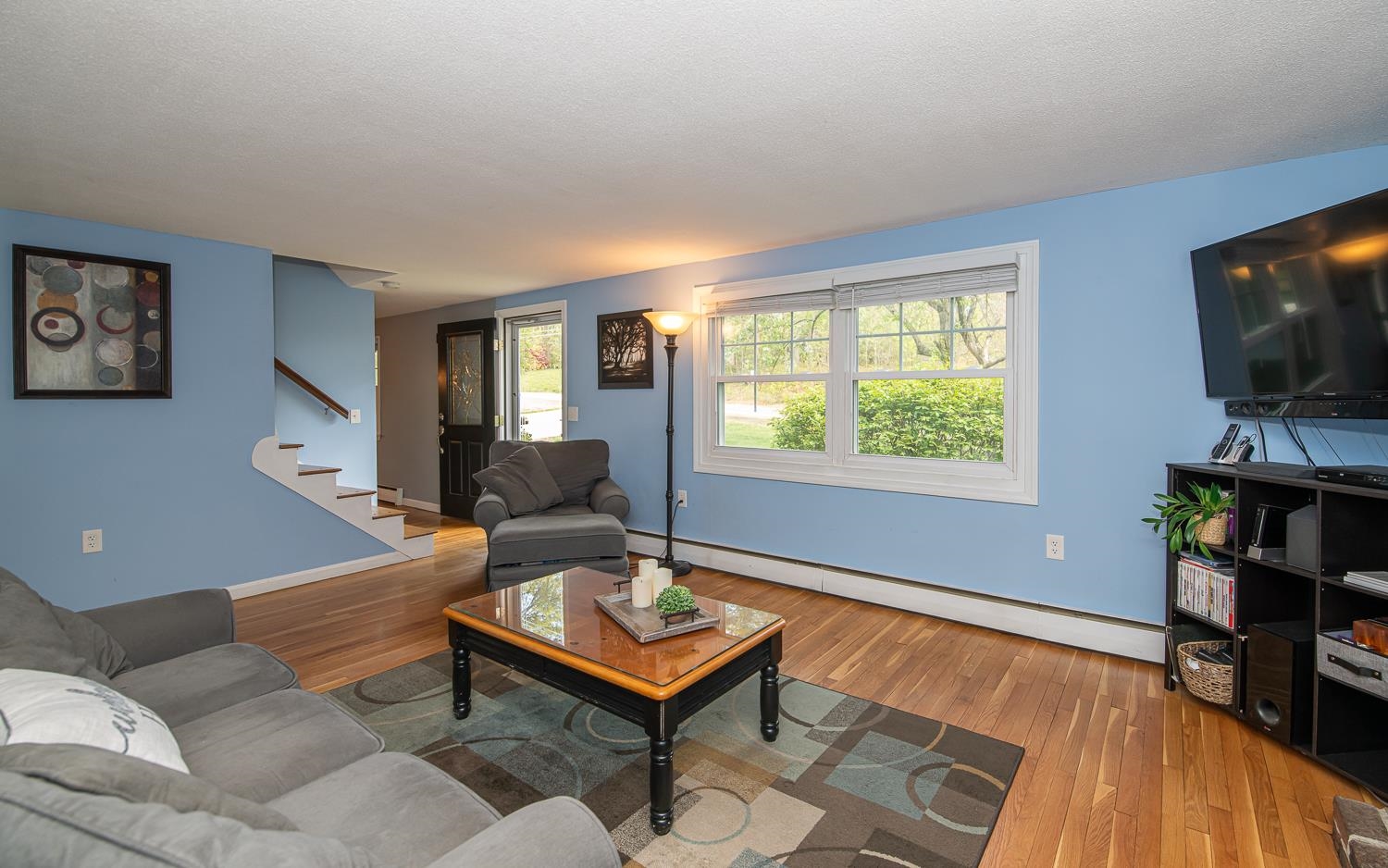 20 Alvirne Dr, Hudson, NH 03051