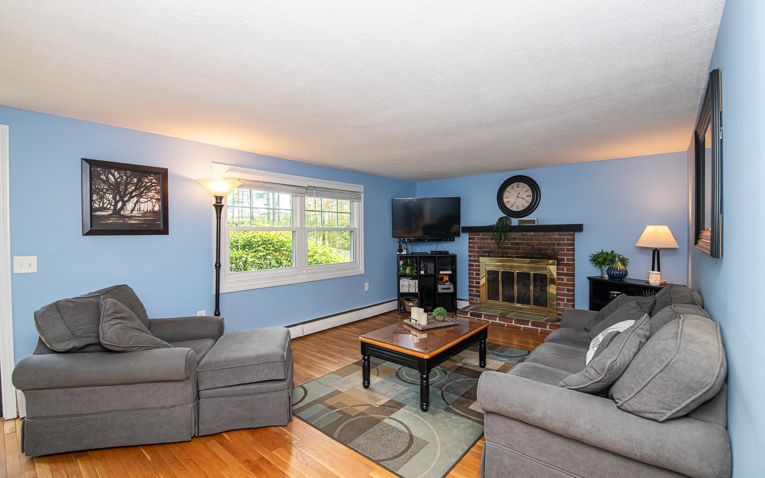 20 Alvirne Dr, Hudson, NH 03051