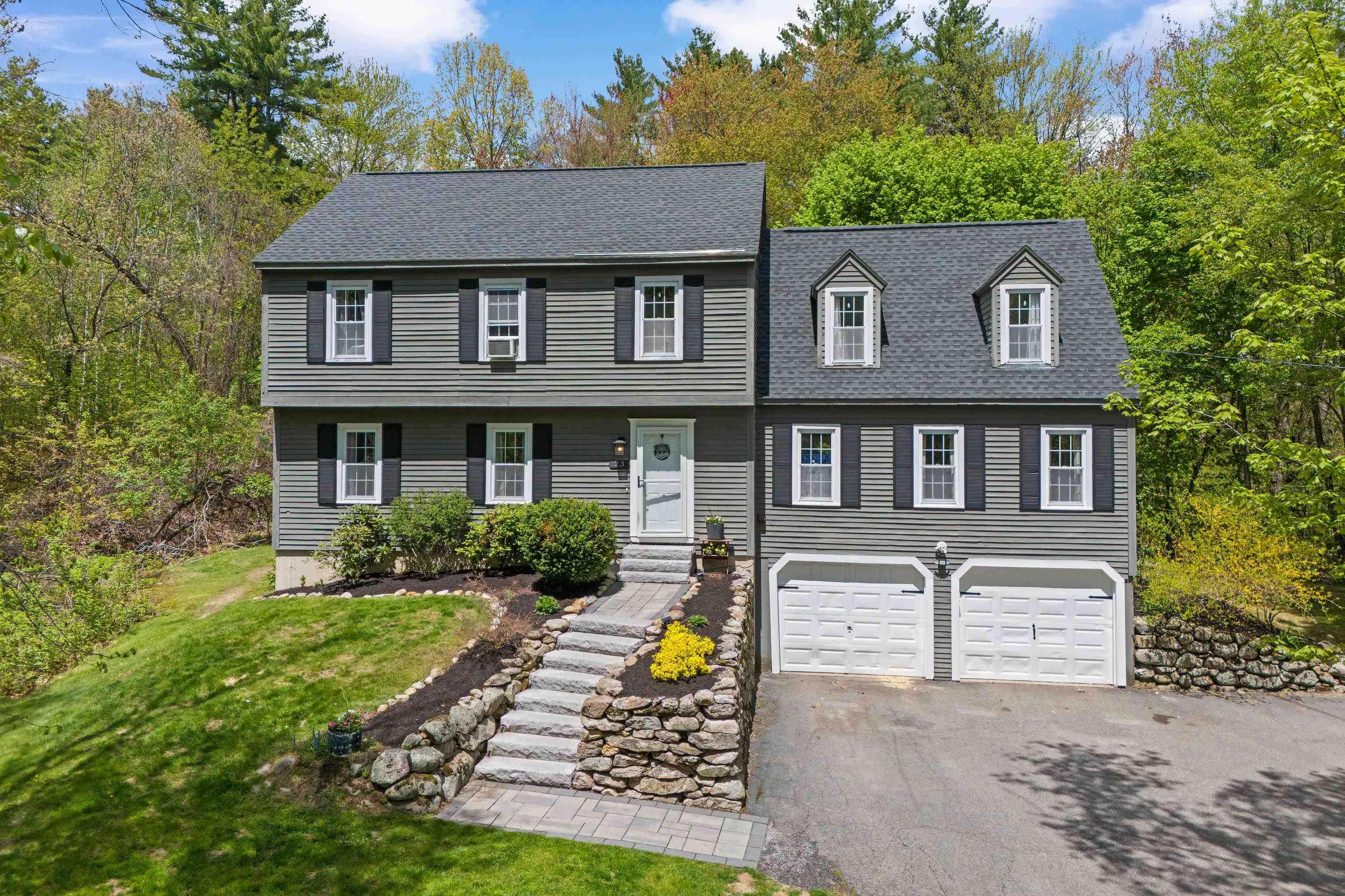 23 Hitching Post Ln, Bedford, NH 03110