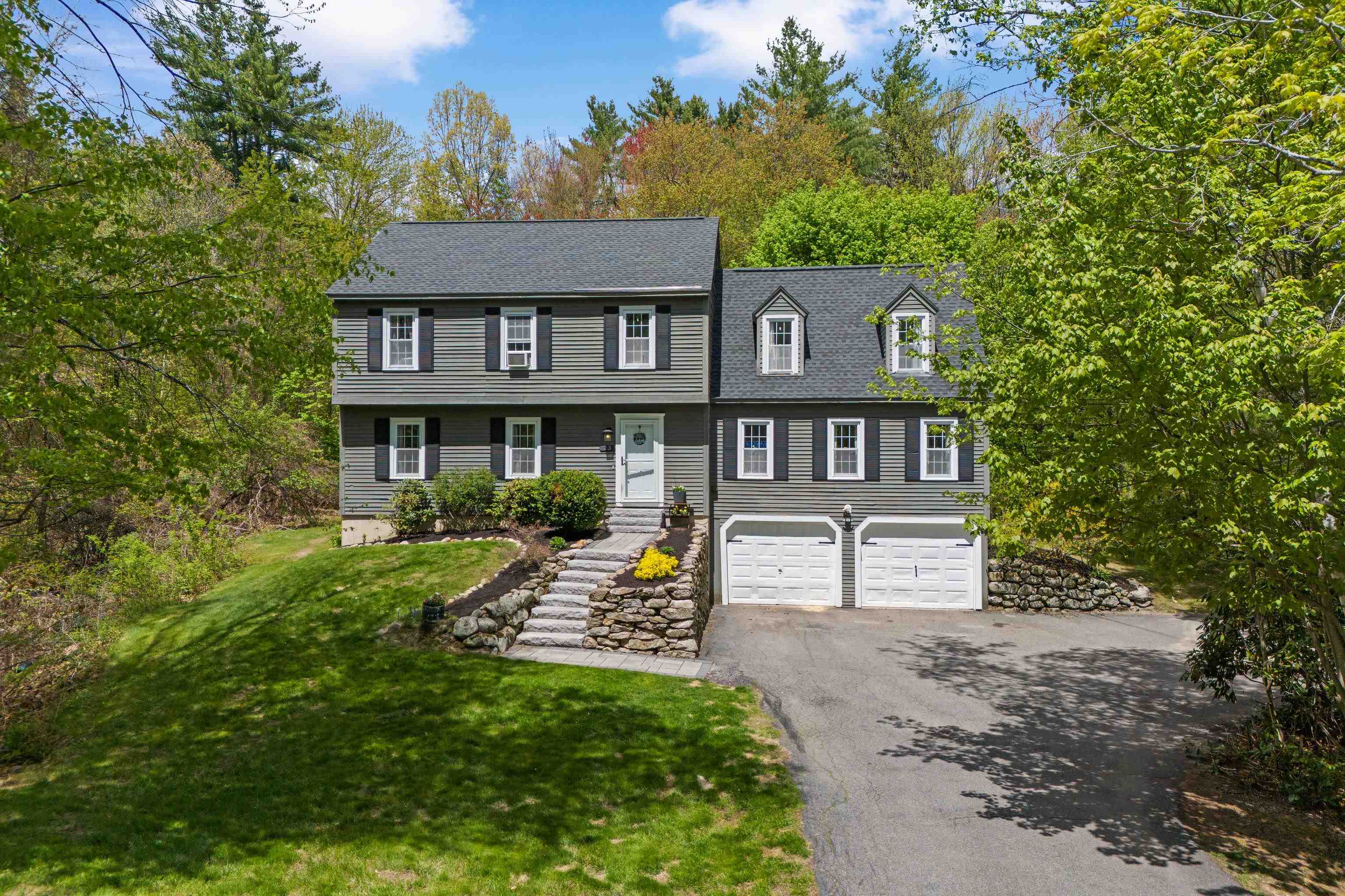 23 Hitching Post Ln, Bedford, NH 03110