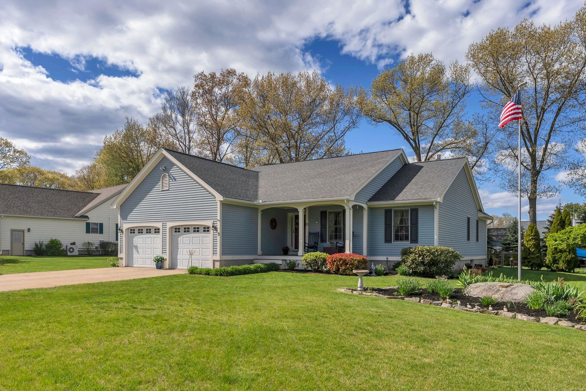 9 Marshview Cir, Seabrook, NH 03874