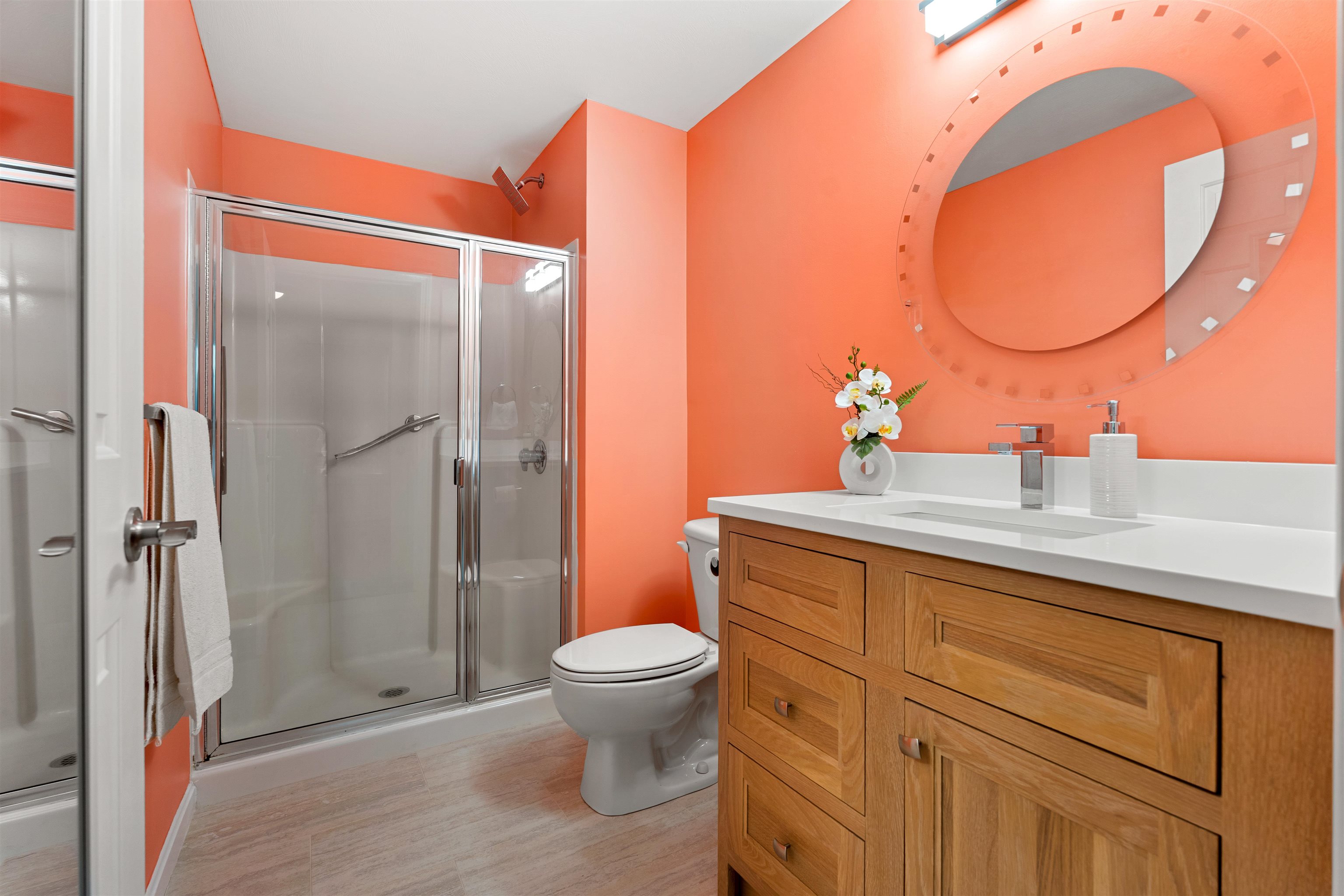 4 Crestview Cir, Londonderry, NH 03053