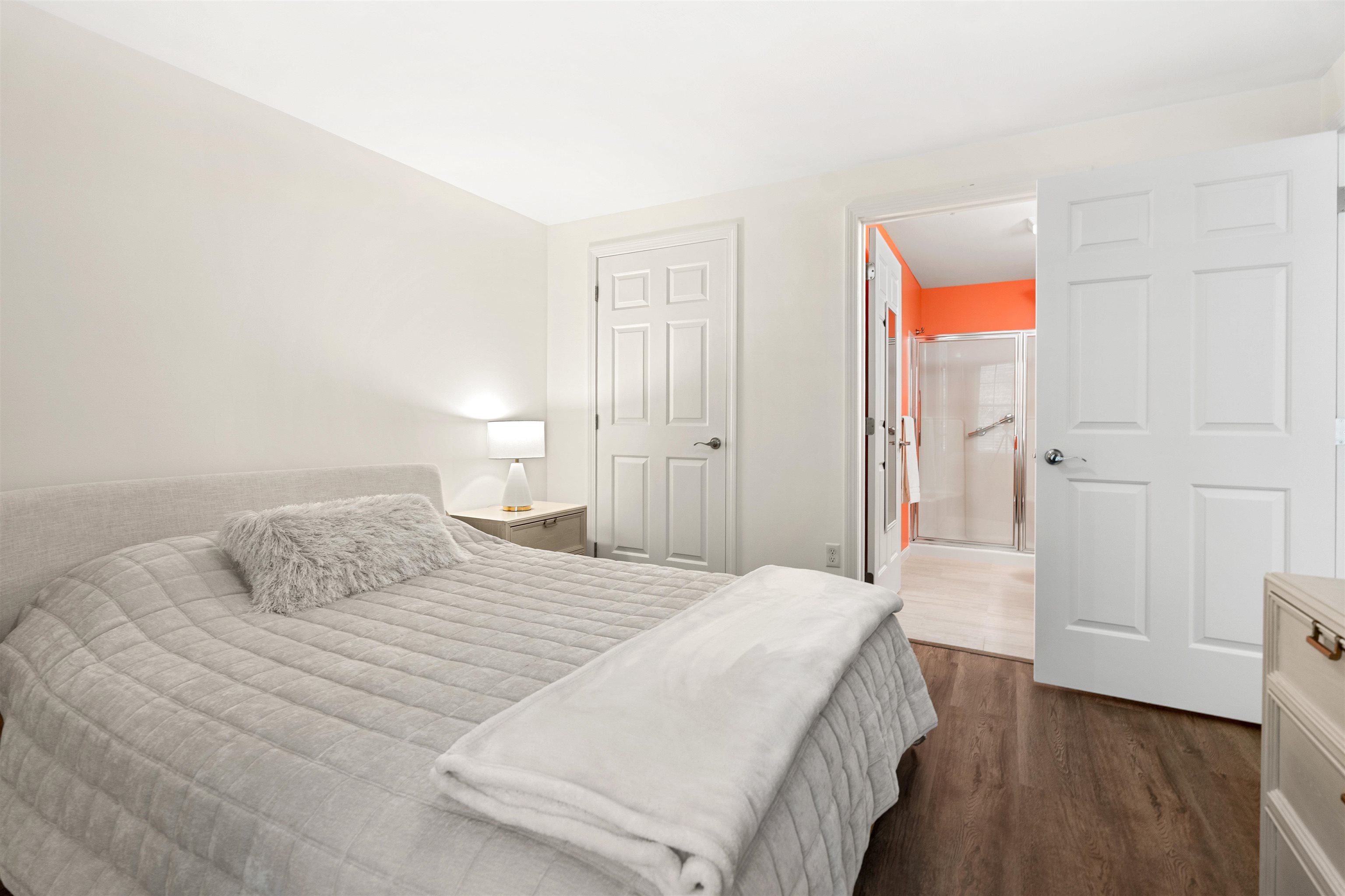 4 Crestview Cir, Londonderry, NH 03053