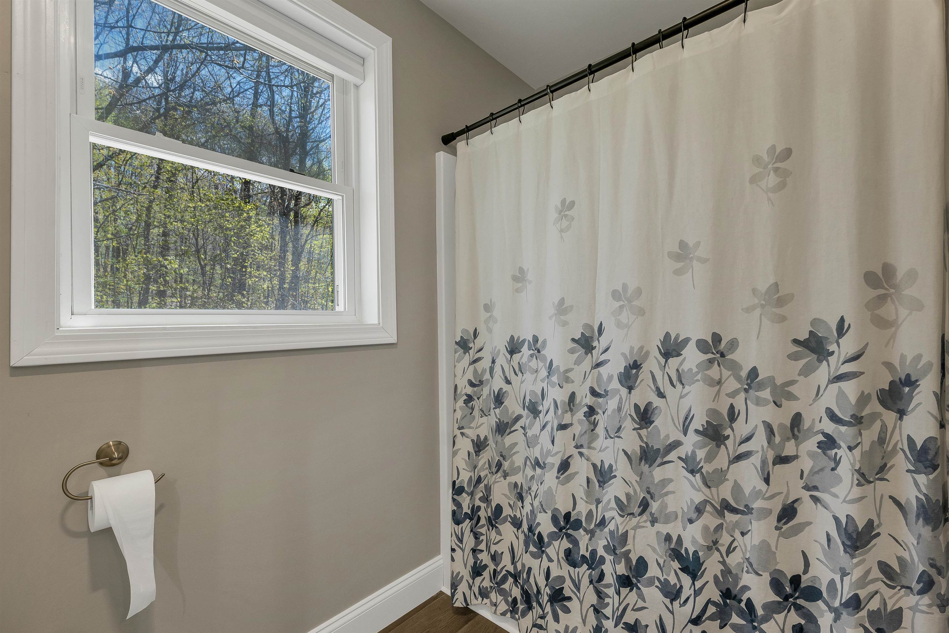 37 Larry Dr, Alton, NH 03810