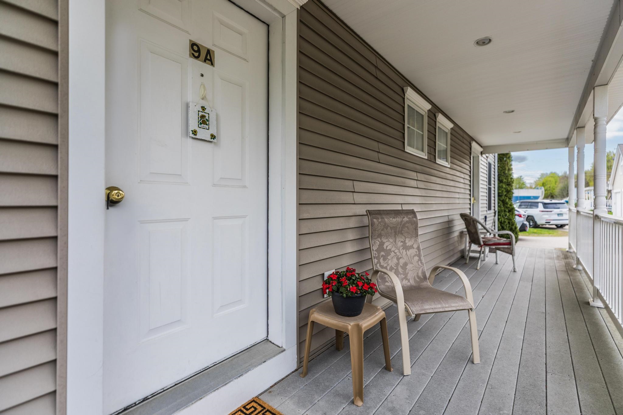 9 Vetter Ln, Rochester, NH 03867