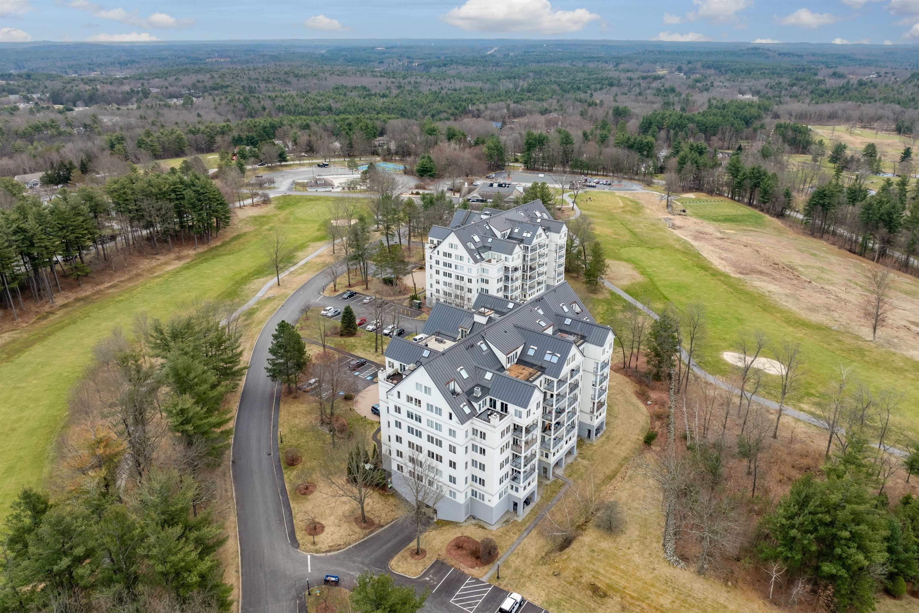12 Mountain Laurels Dr, Nashua, NH 03062