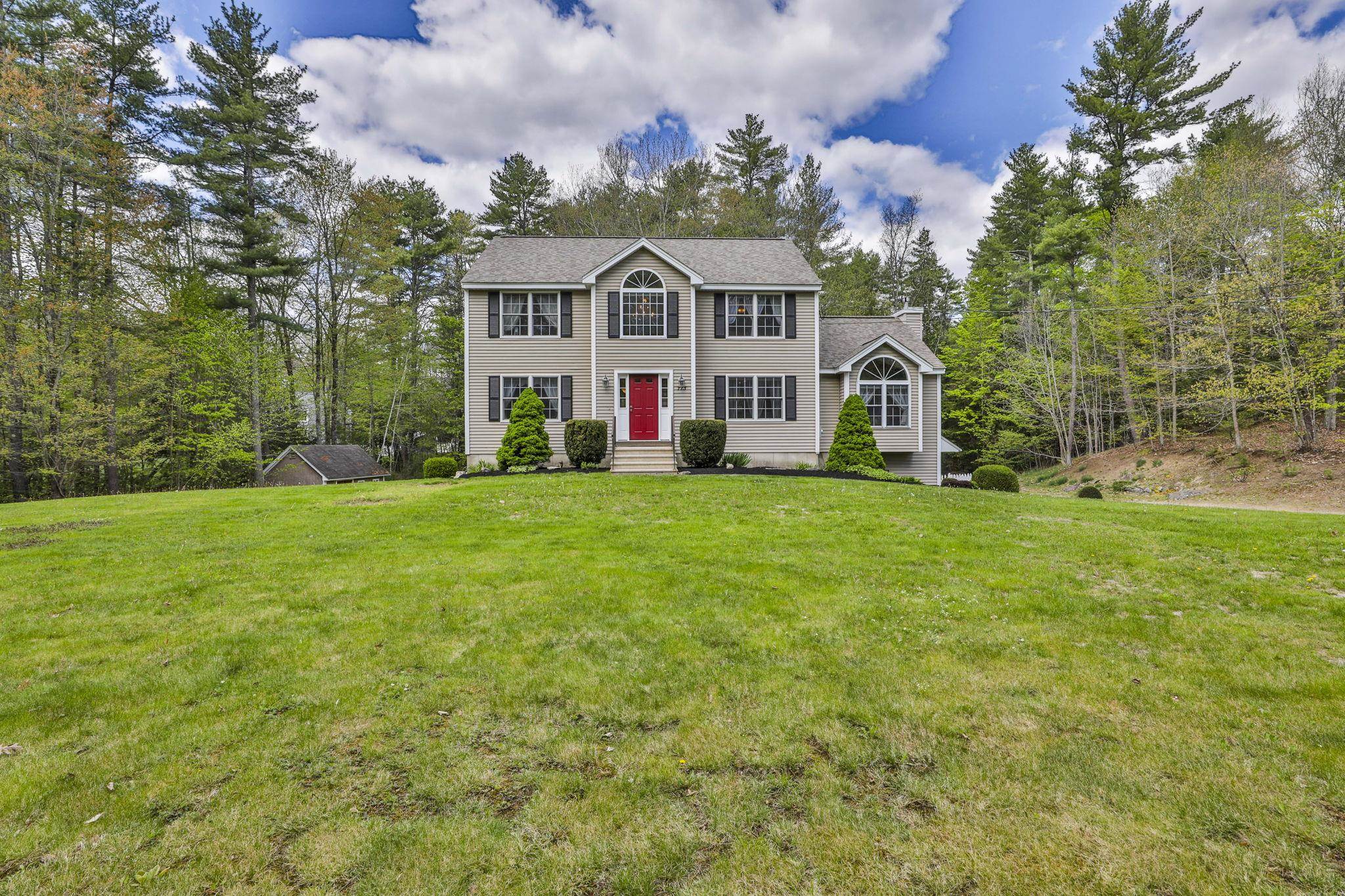 713 Raymond Rd, Chester, NH 03036