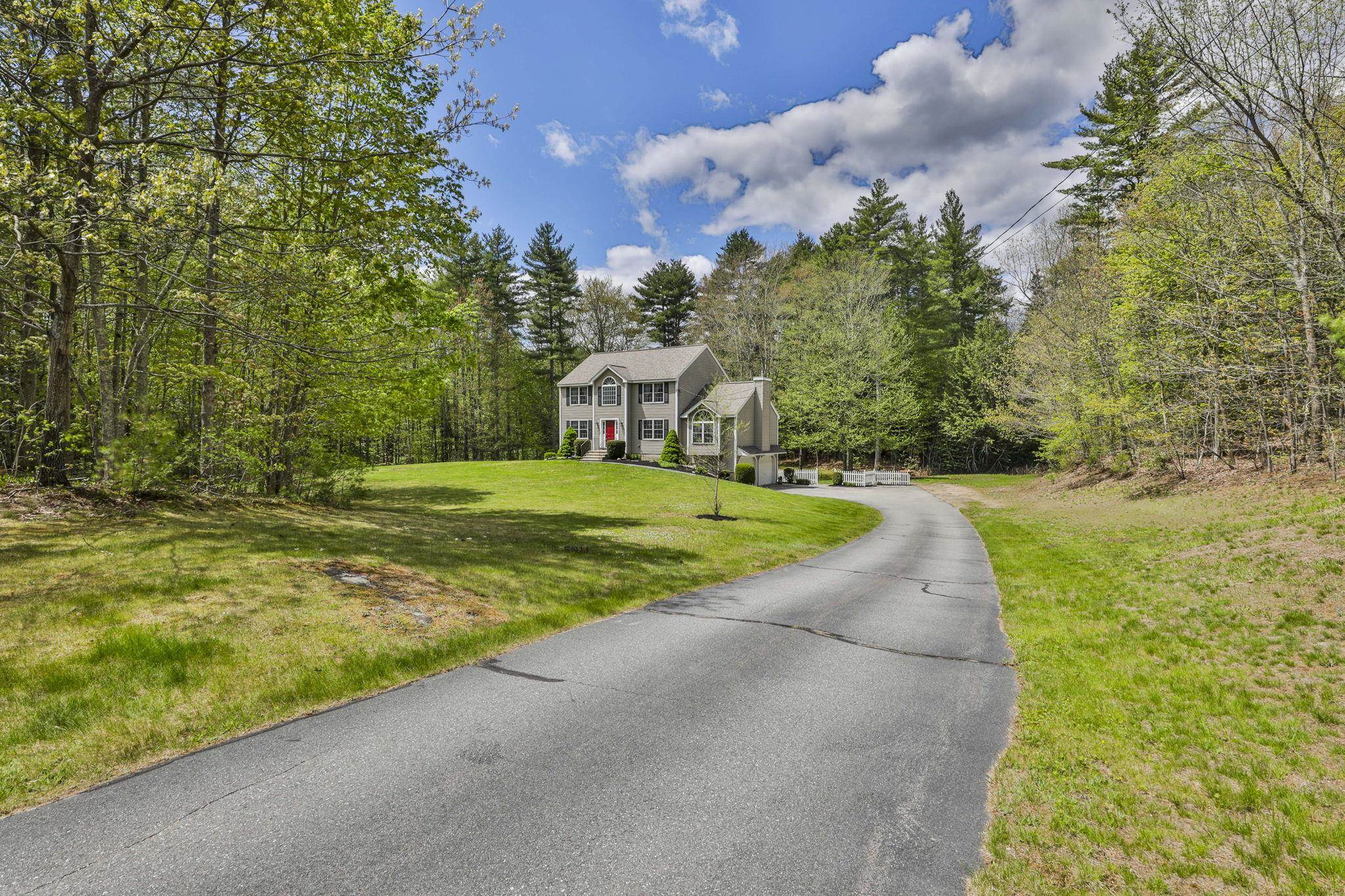 713 Raymond Rd, Chester, NH 03036