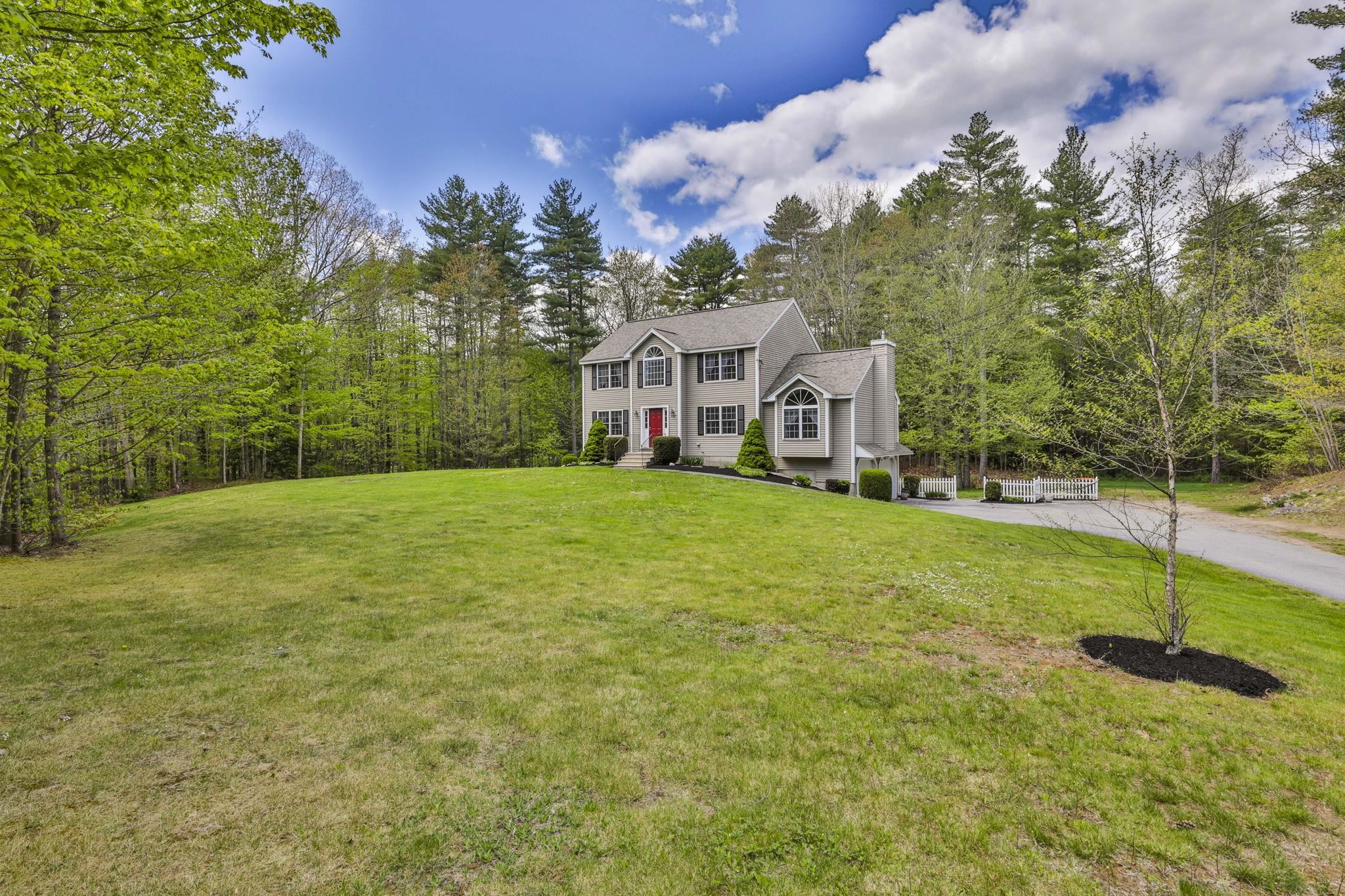 713 Raymond Rd, Chester, NH 03036