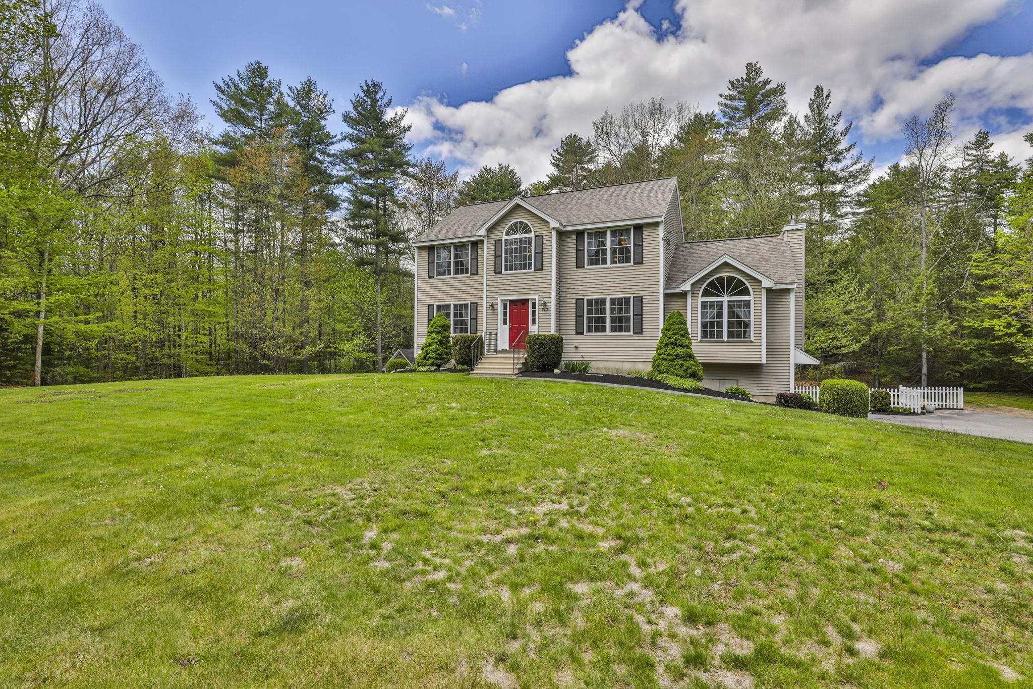 713 Raymond Rd, Chester, NH 03036