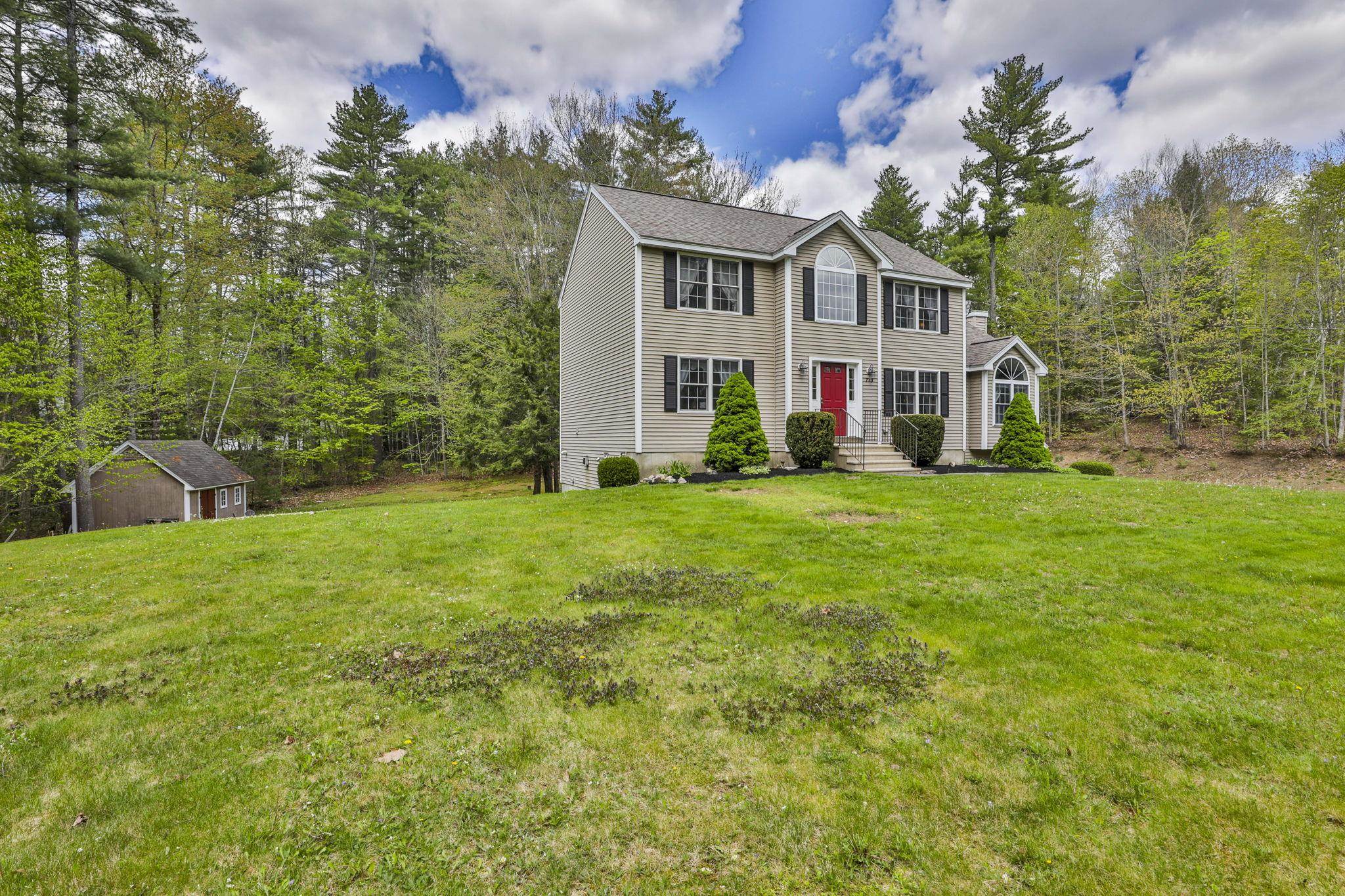 713 Raymond Rd, Chester, NH 03036