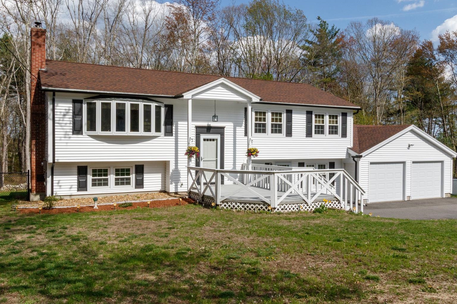 17 Mathew Dr, Merrimack, NH 03054