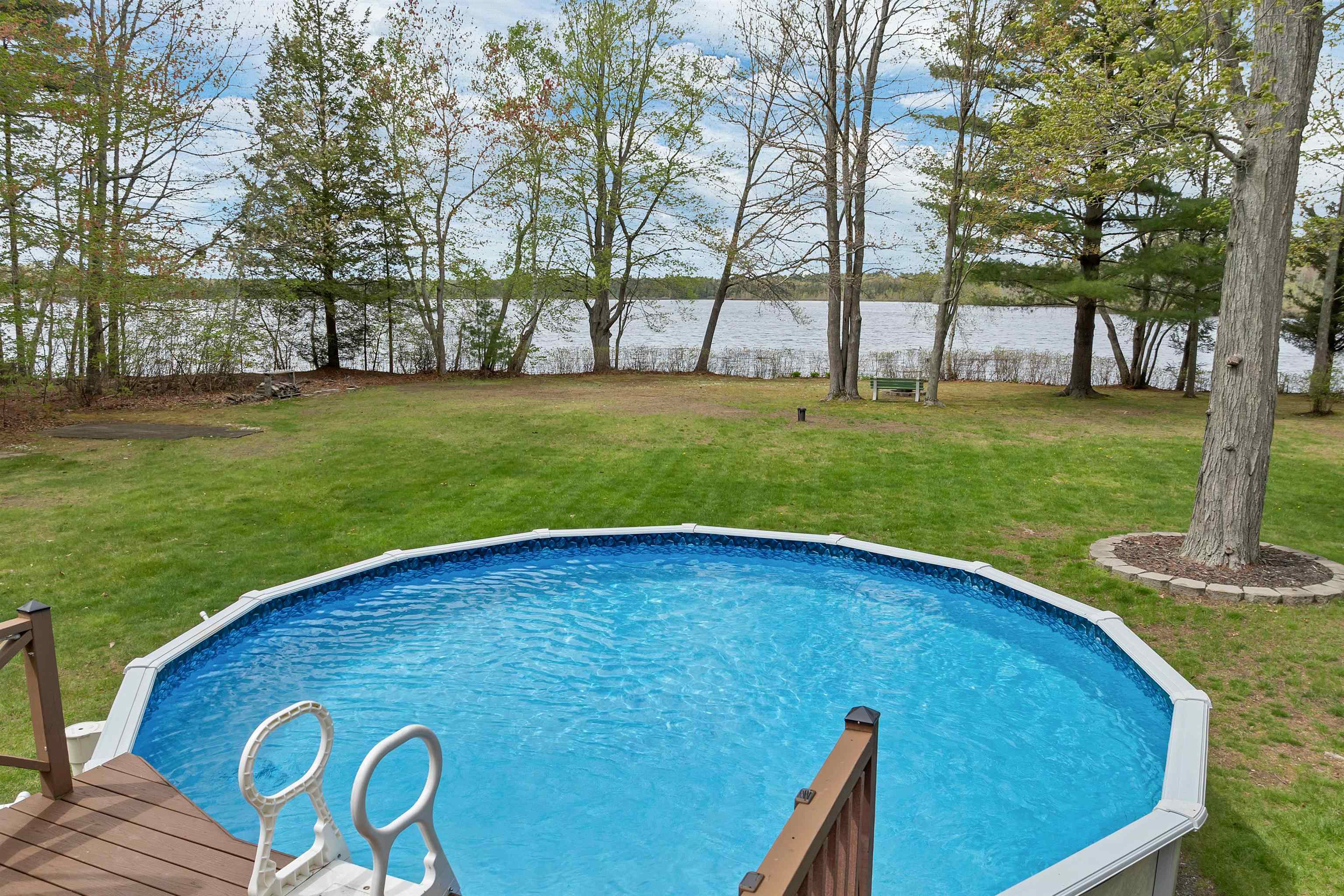 40 Coopers Grove Rd, Kingston, NH 03848