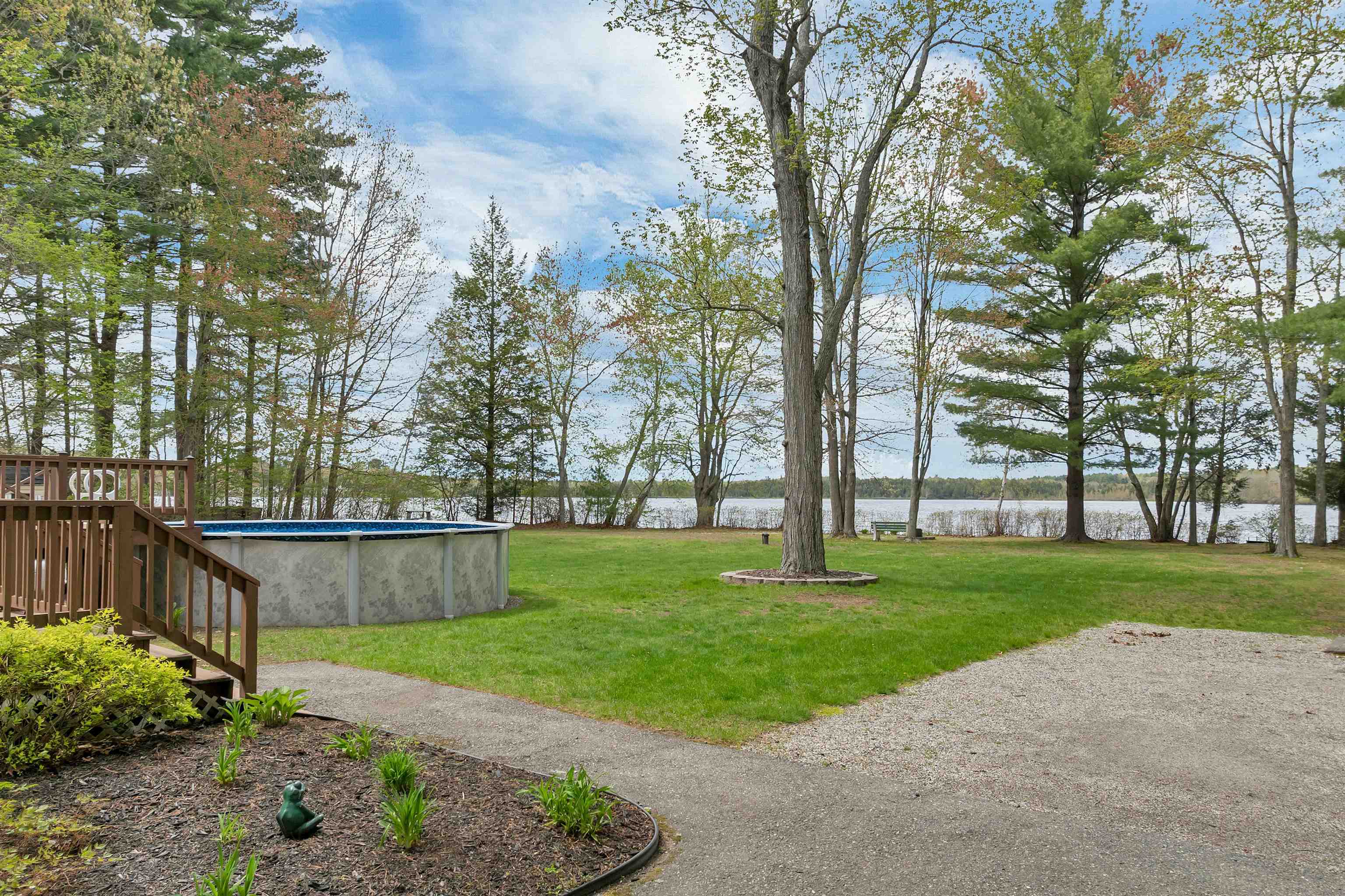 40 Coopers Grove Rd, Kingston, NH 03848