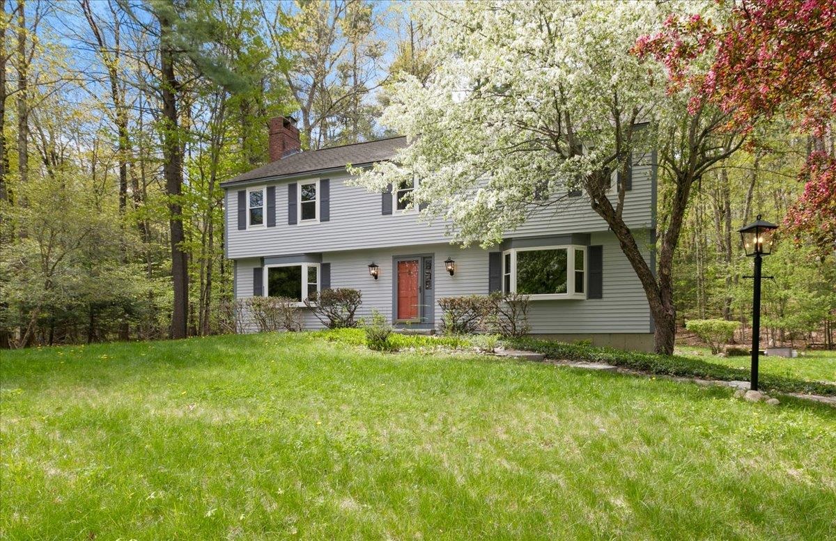 18 Winterberry Dr, Amherst, NH 03031