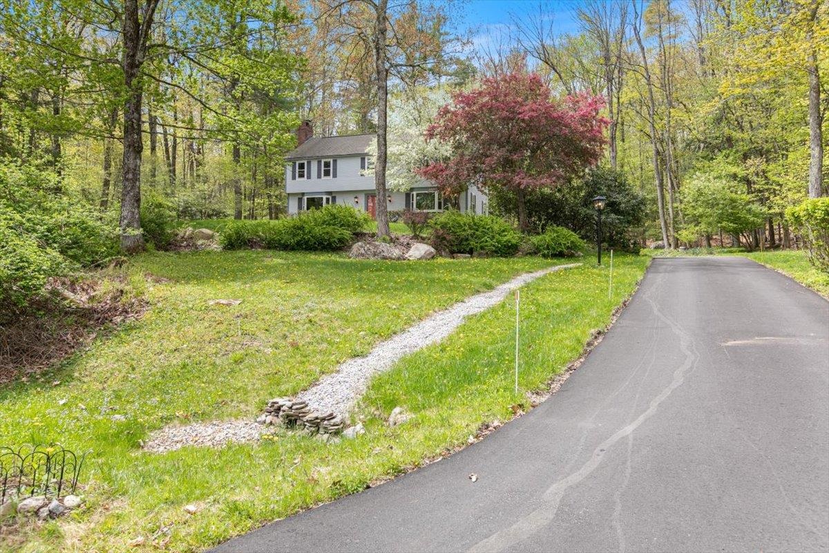 18 Winterberry Dr, Amherst, NH 03031