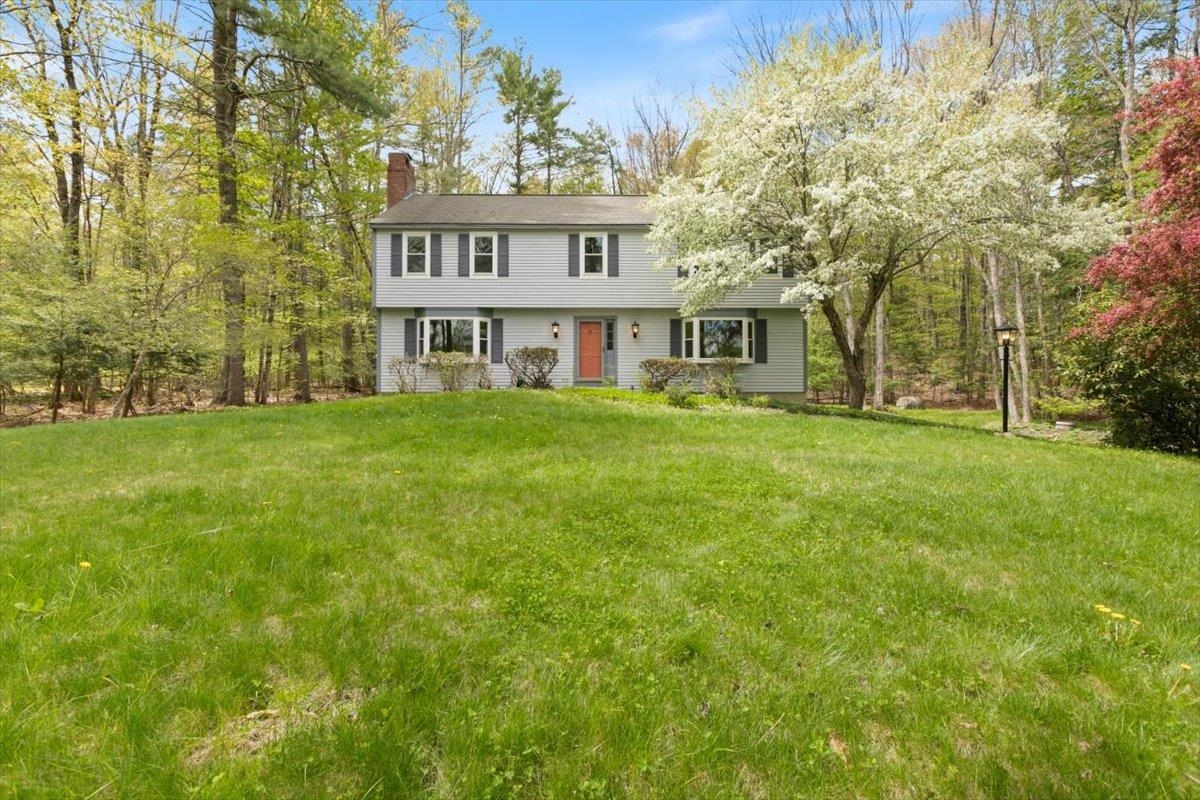 18 Winterberry Dr, Amherst, NH 03031