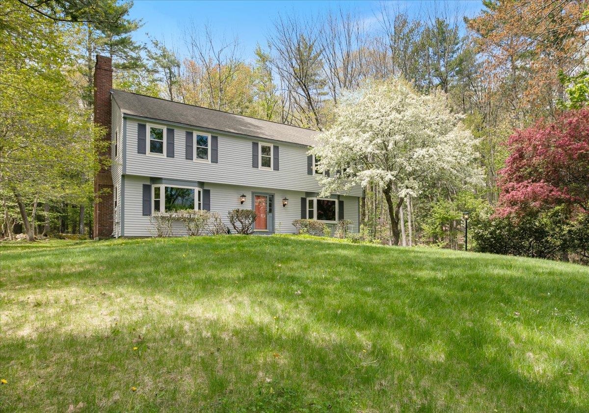 18 Winterberry Dr, Amherst, NH 03031