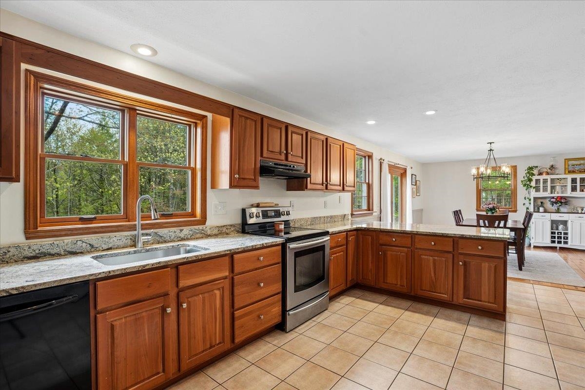 35 Haynes Rd, Deerfield, NH 03037