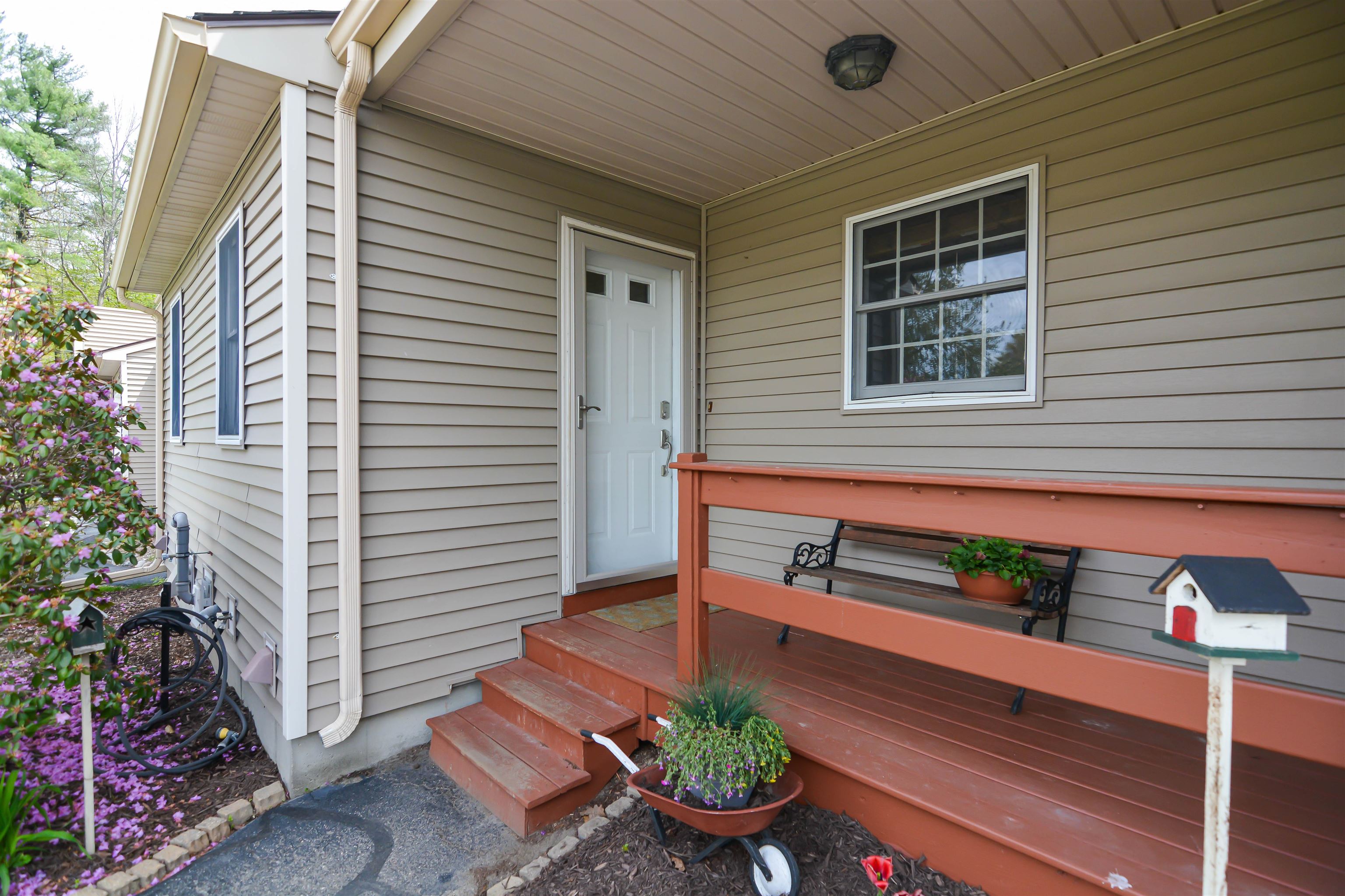 3 Wade Farm Rd, Newmarket, NH 03857