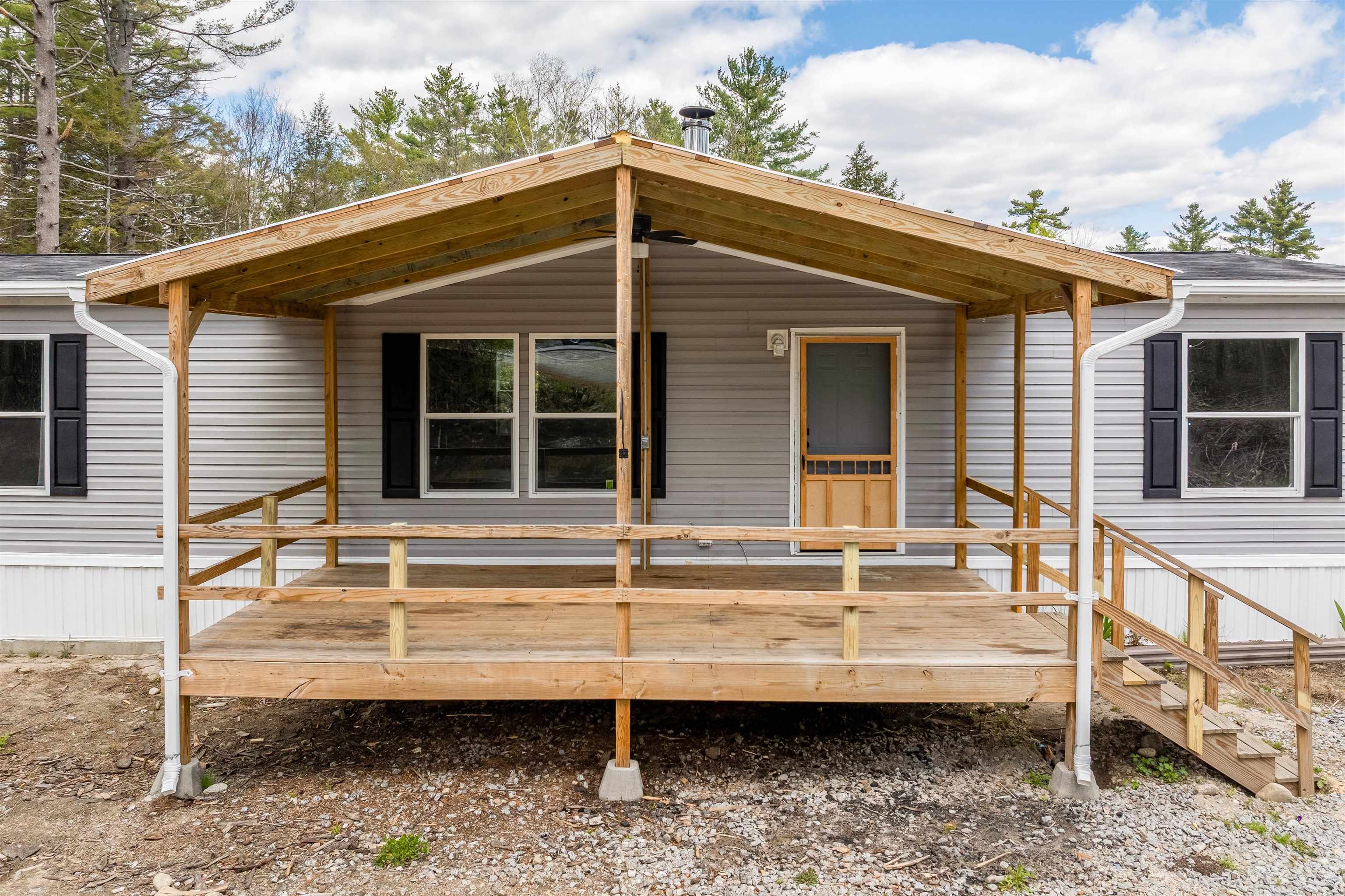 416 Bradford Rd, Newport, NH 03773