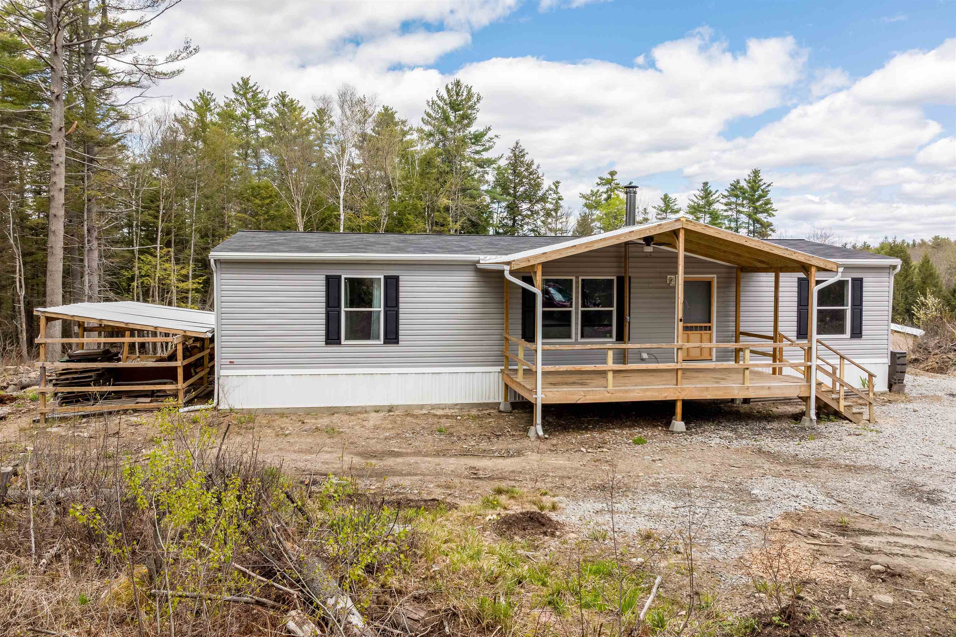 416 Bradford Rd, Newport, NH 03773