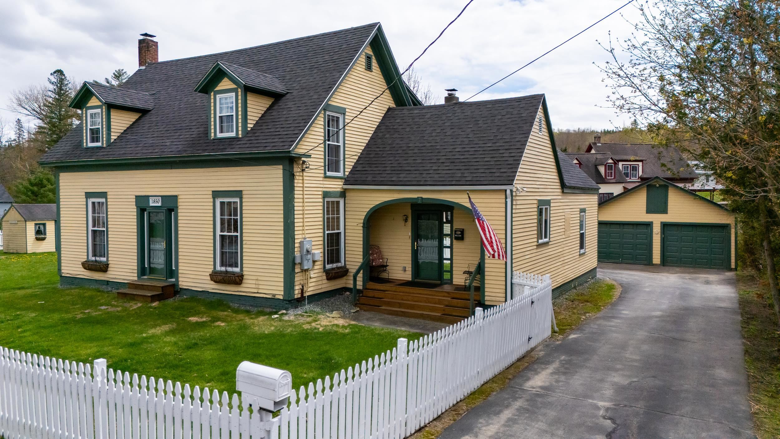 7 Pleasant St, Lancaster, NH 03584