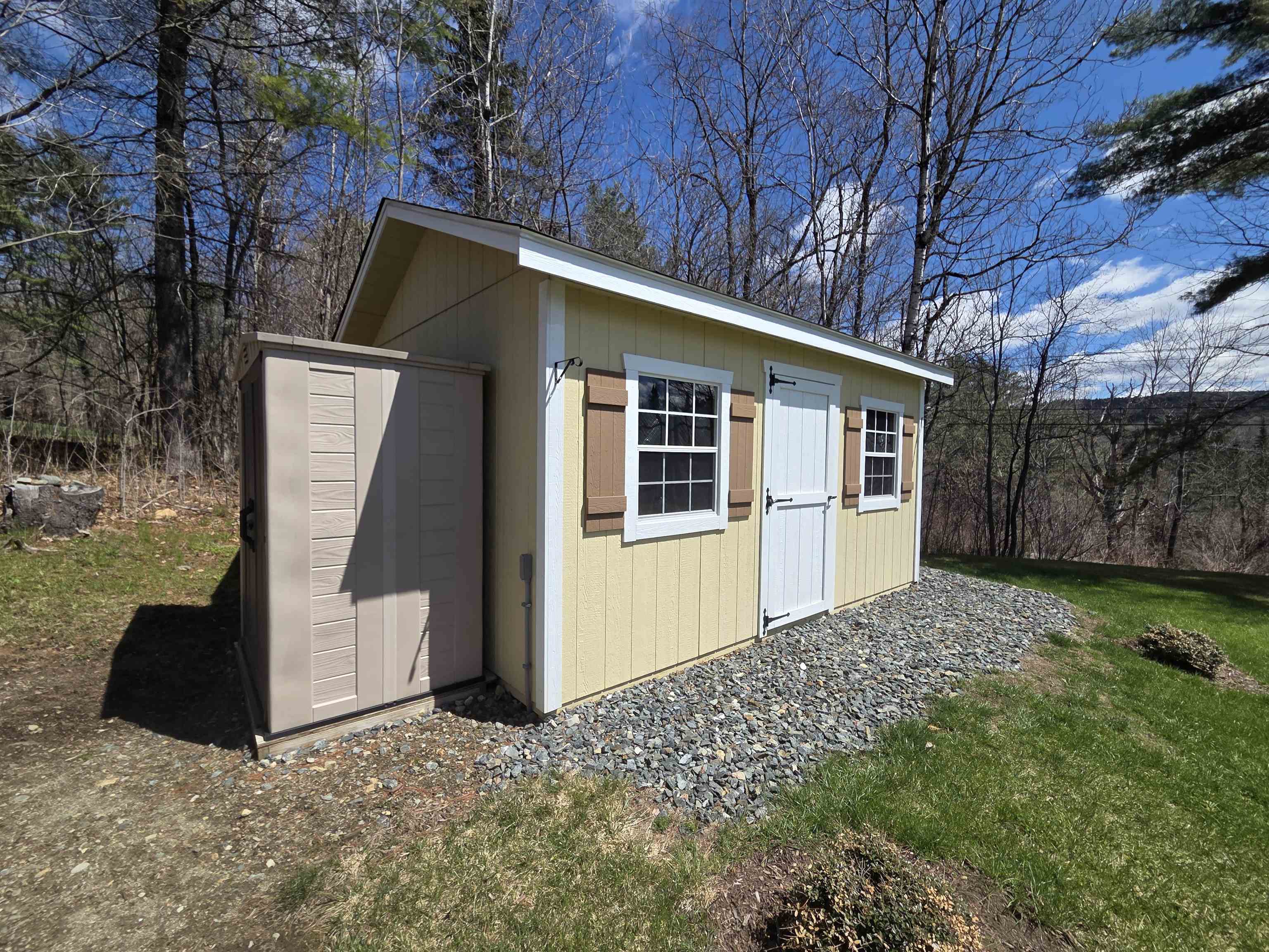 8 Meriden Mobile Court Dr, Plainfield, NH 03781