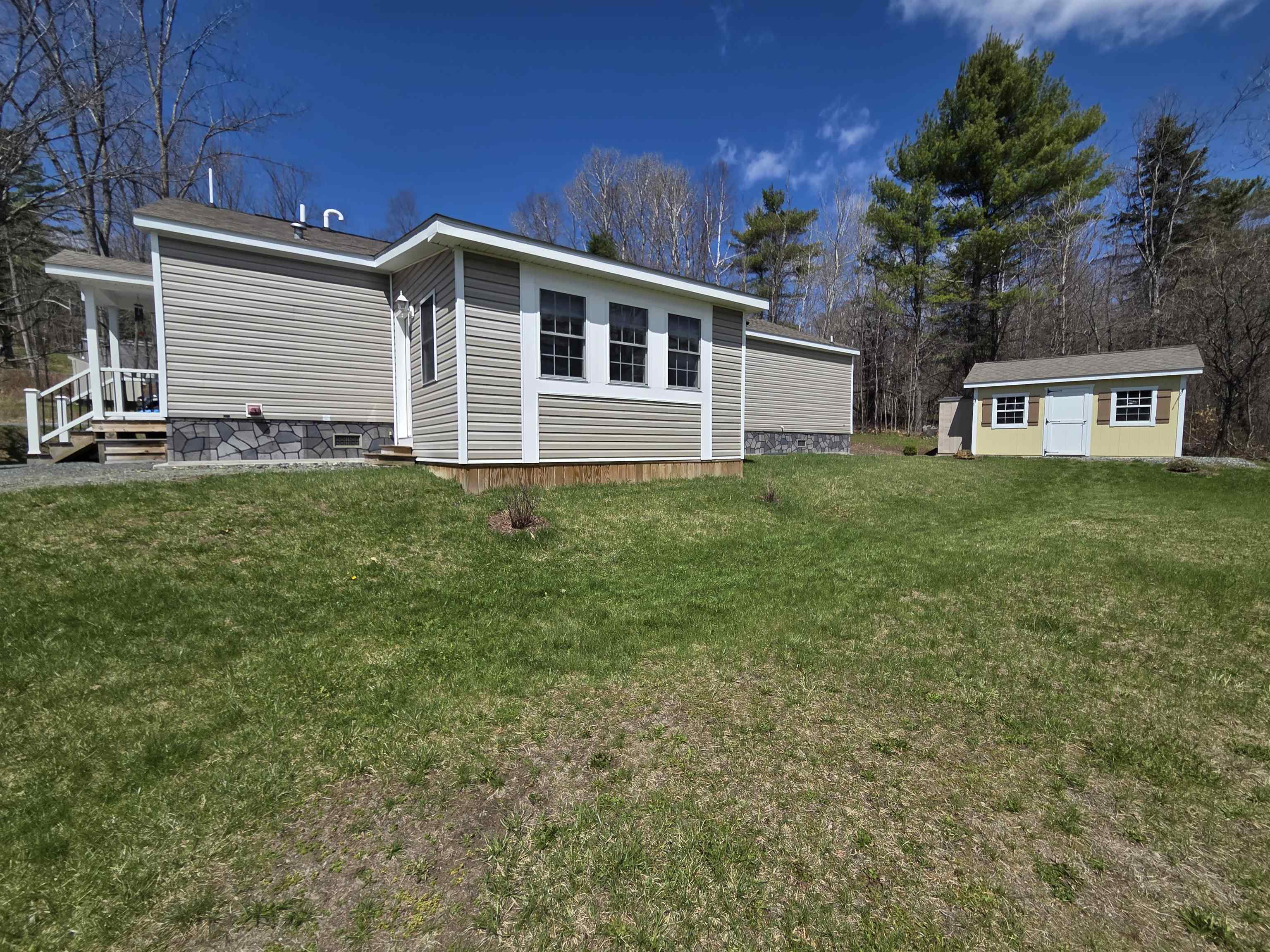 8 Meriden Mobile Court Dr, Plainfield, NH 03781