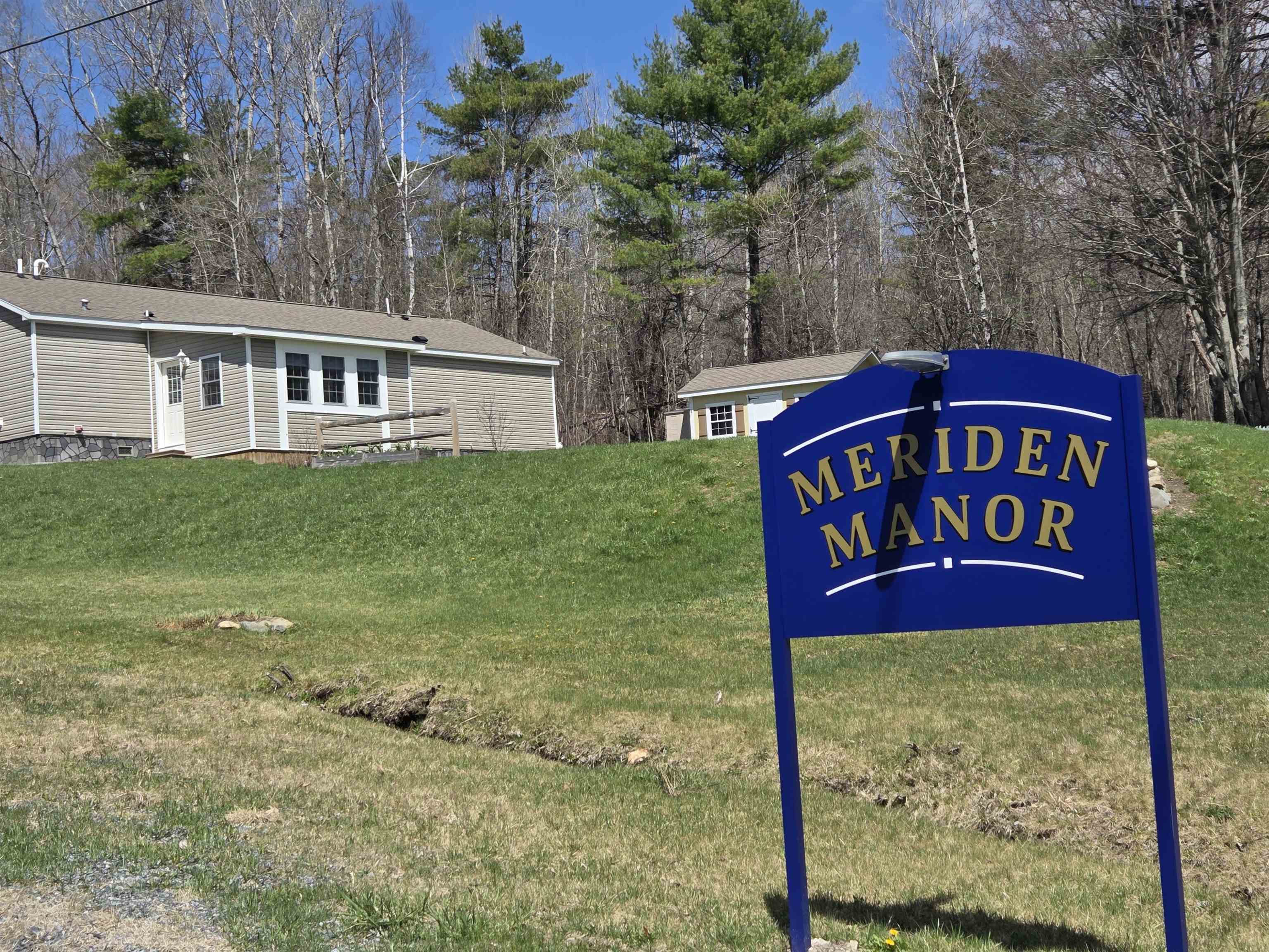 8 Meriden Mobile Court Dr, Plainfield, NH 03781