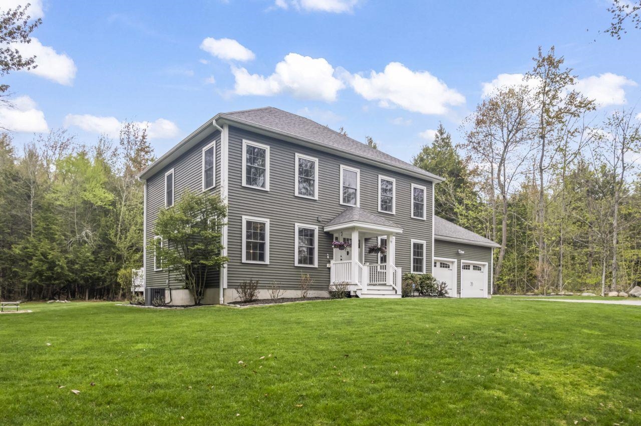 90 Village Place Dr, Barrington, NH 03825