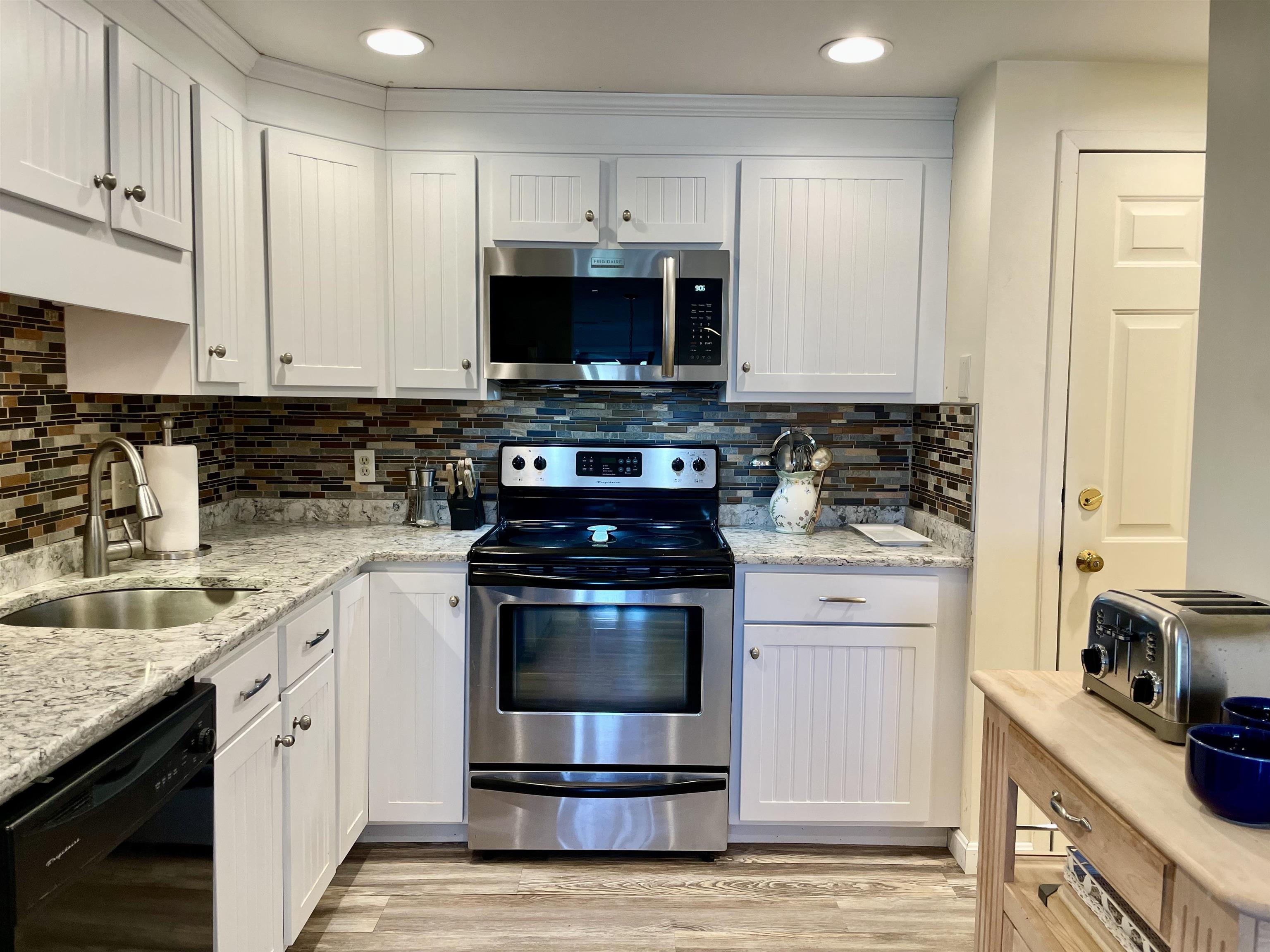 975 Ocean Blvd, Hampton, NH 03842