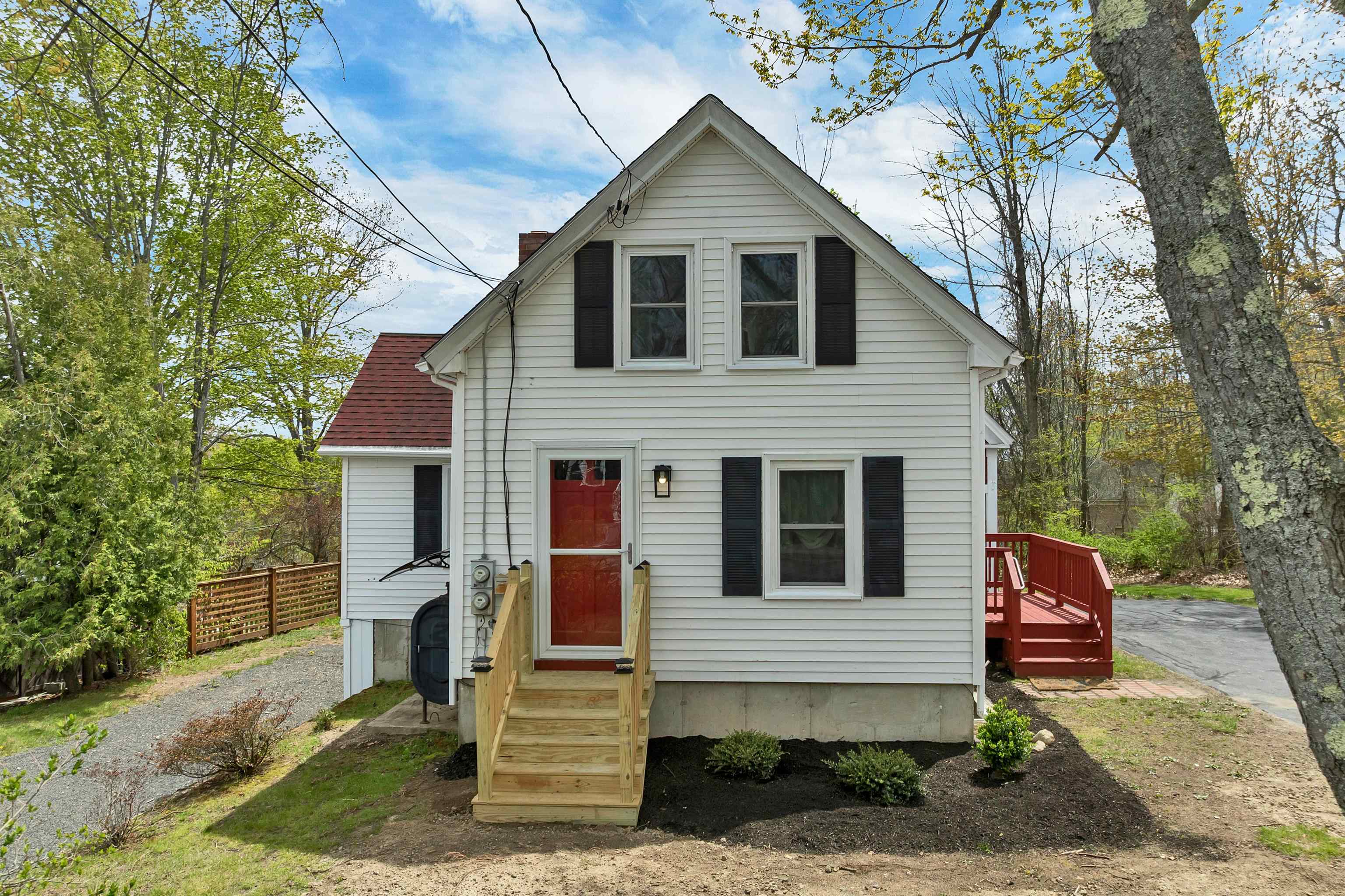 9 Elm St, Milton, NH 03851