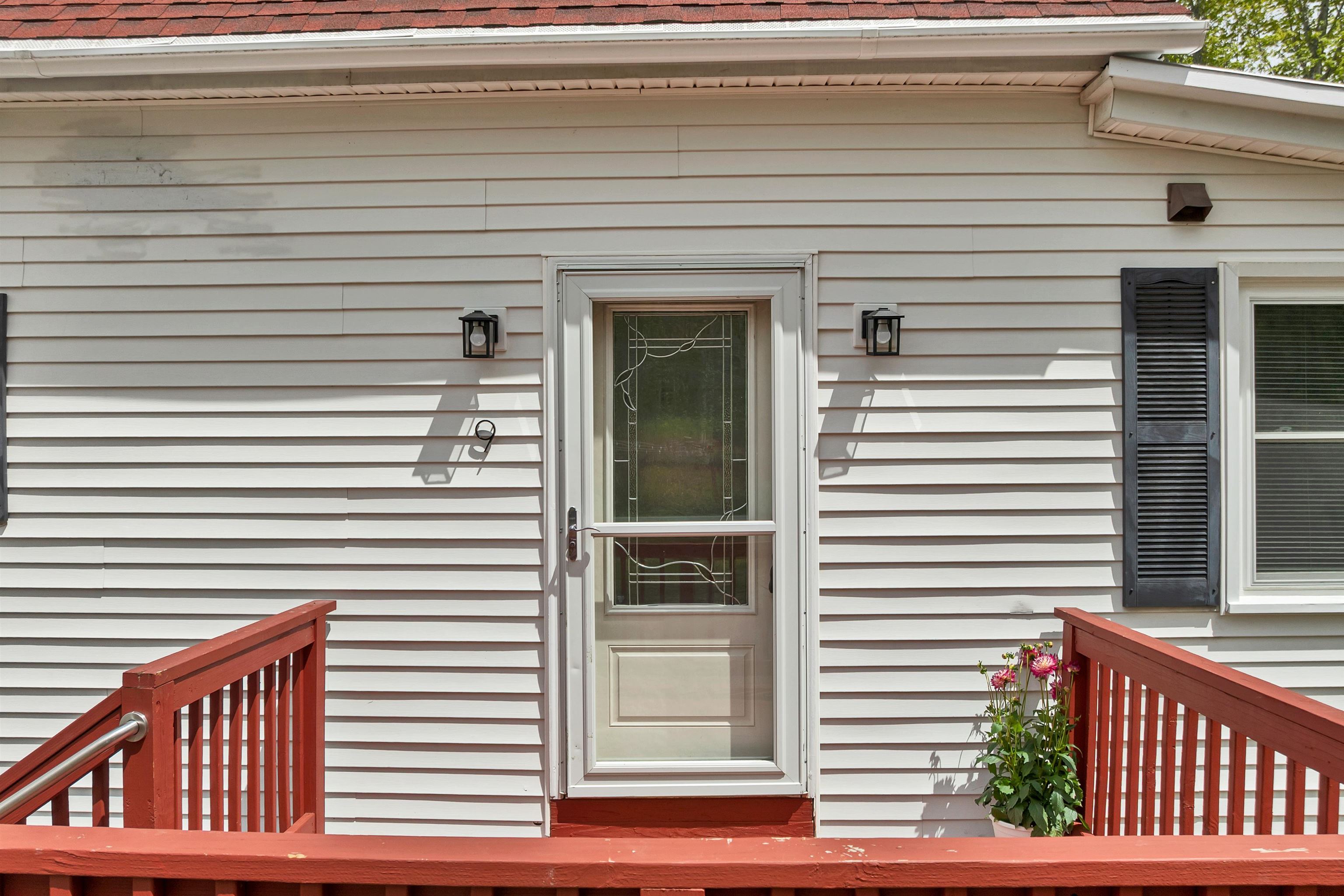 9 Elm St, Milton, NH 03851