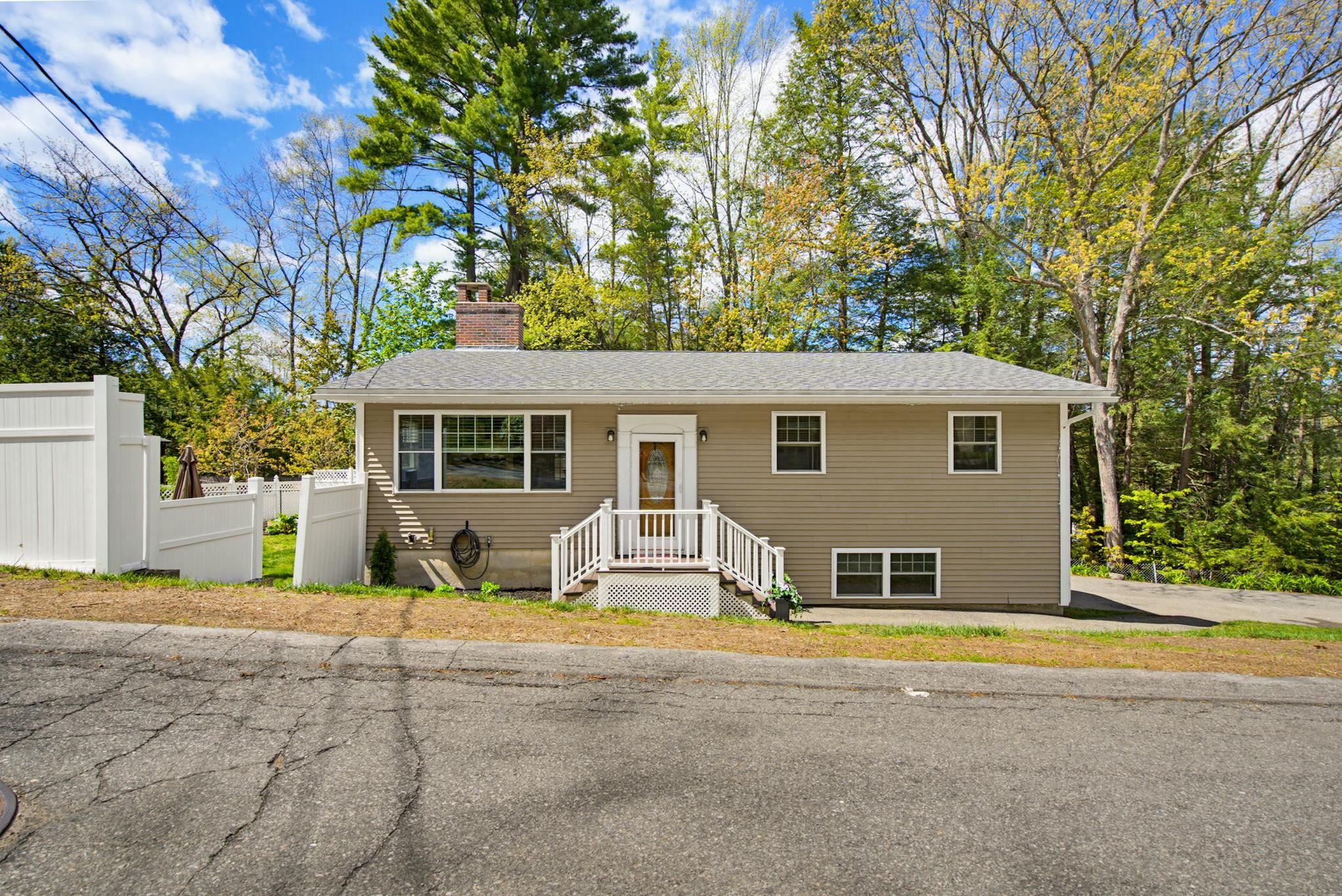 26 Pineridge St, Goffstown, NH 03045