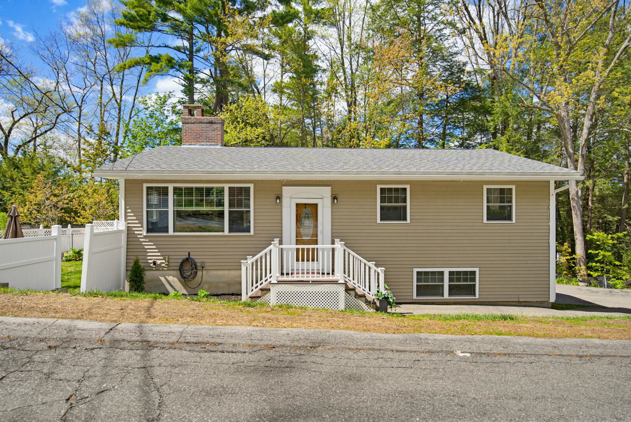 26 Pineridge St, Goffstown, NH 03045