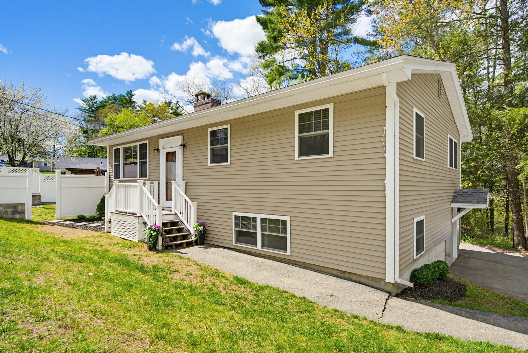 26 Pineridge St, Goffstown, NH 03045